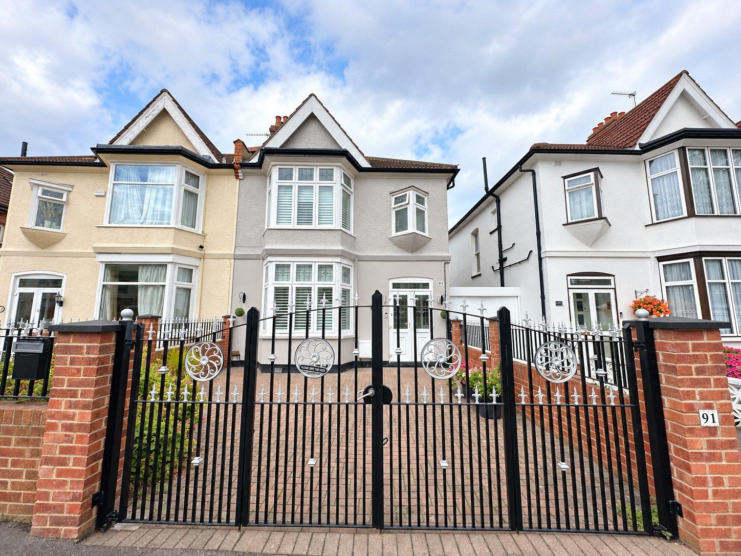 3 bedroom house for sale in London | Robinson Jackson