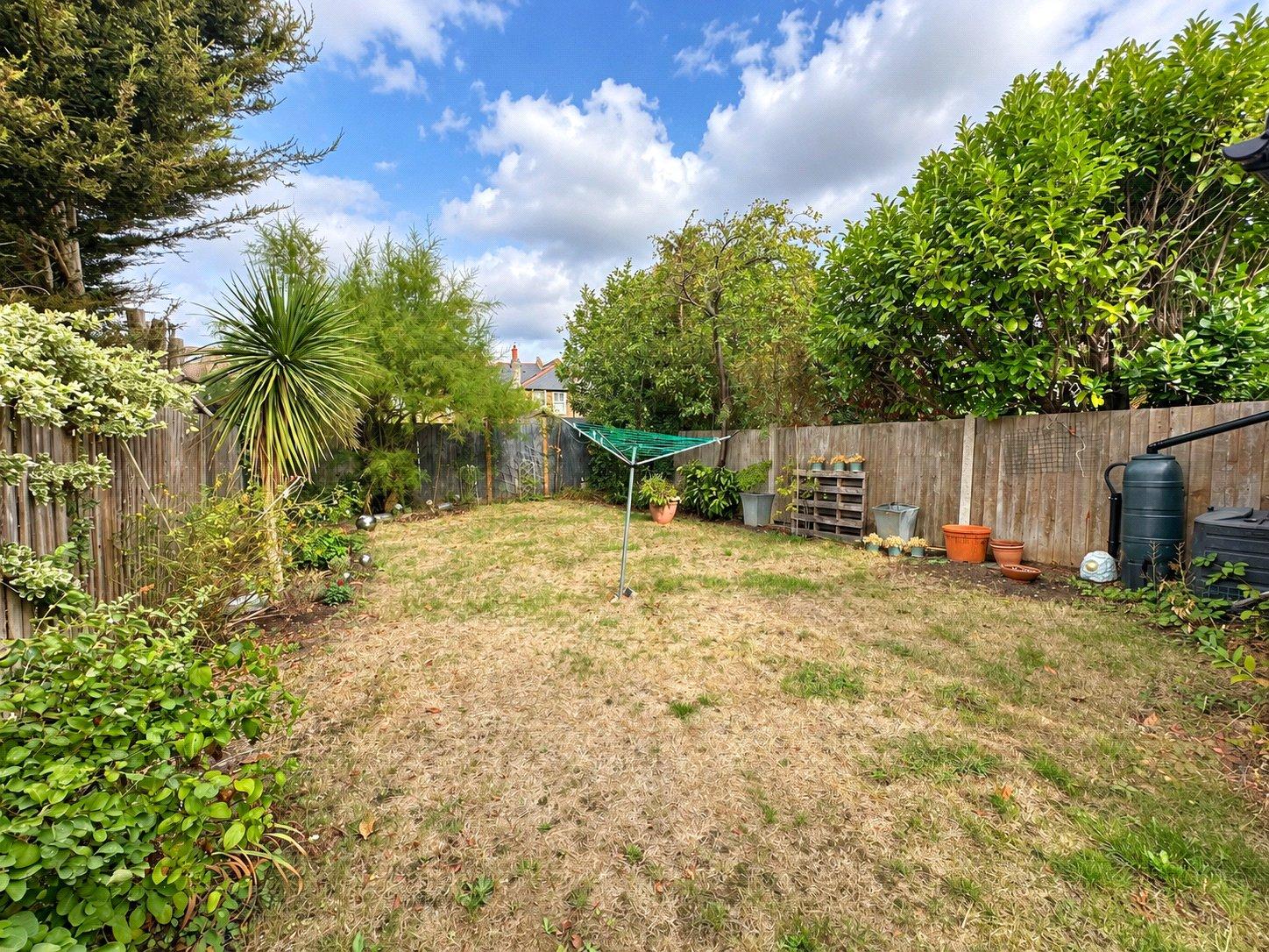 3 bedroom house for sale in London | Robinson Jackson