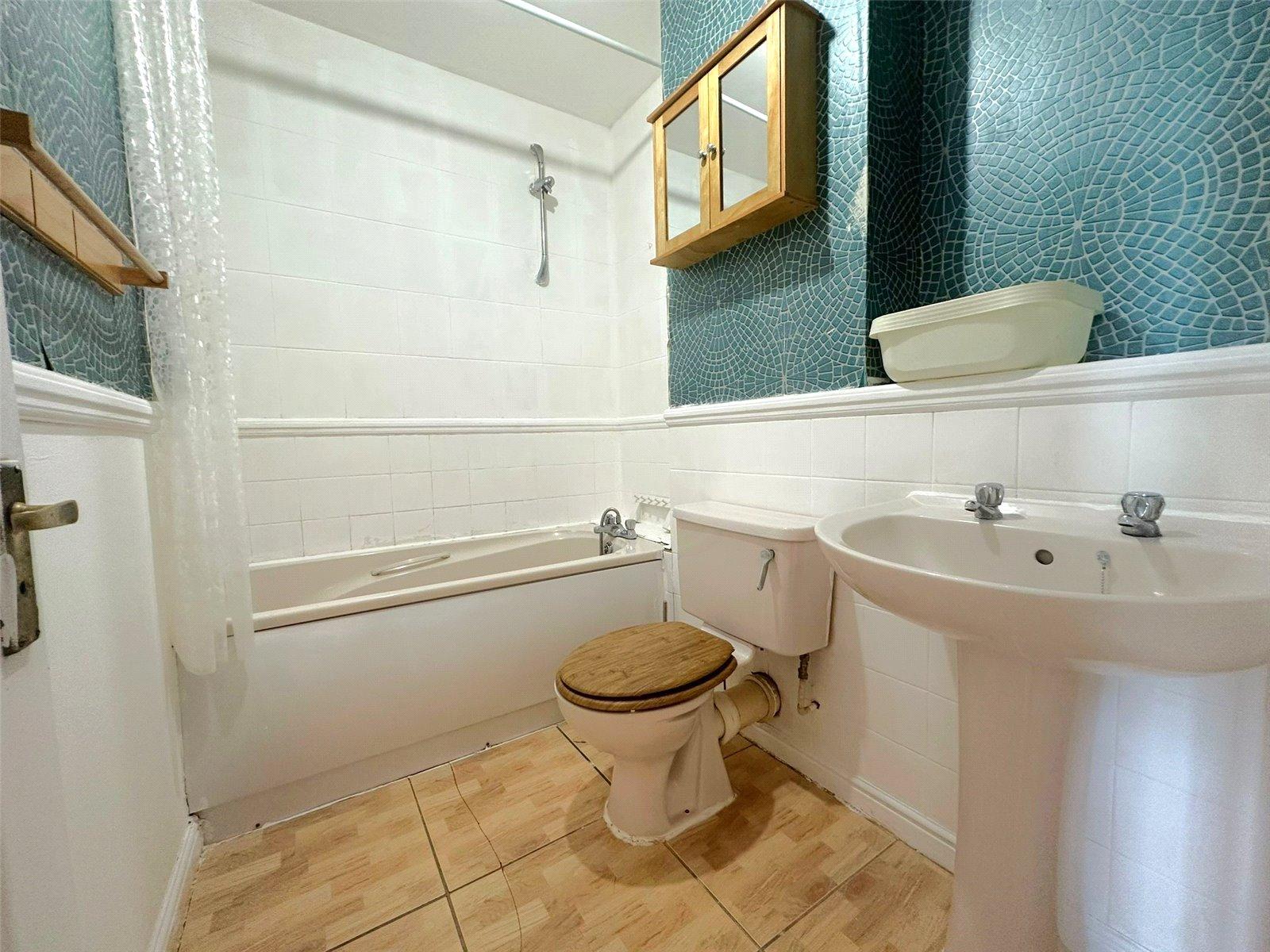 2 bedroom property for sale in London | Robinson Jackson
