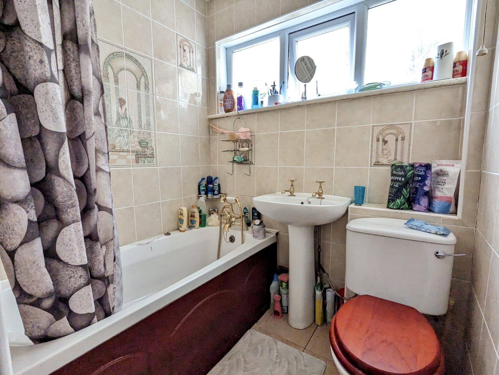 2 bedroom property for sale in London | Robinson Jackson