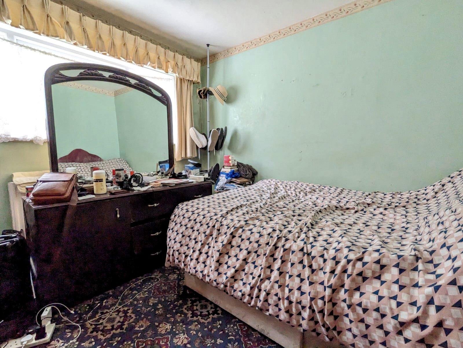 2 bedroom property for sale in London | Robinson Jackson