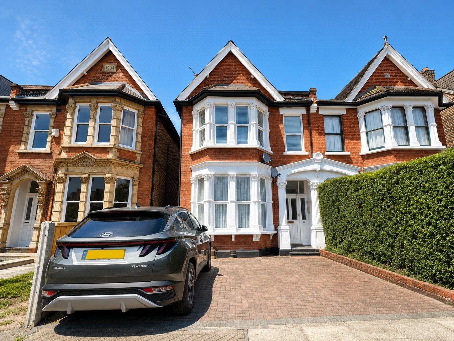 2 bedroom property for sale in London | Robinson Jackson