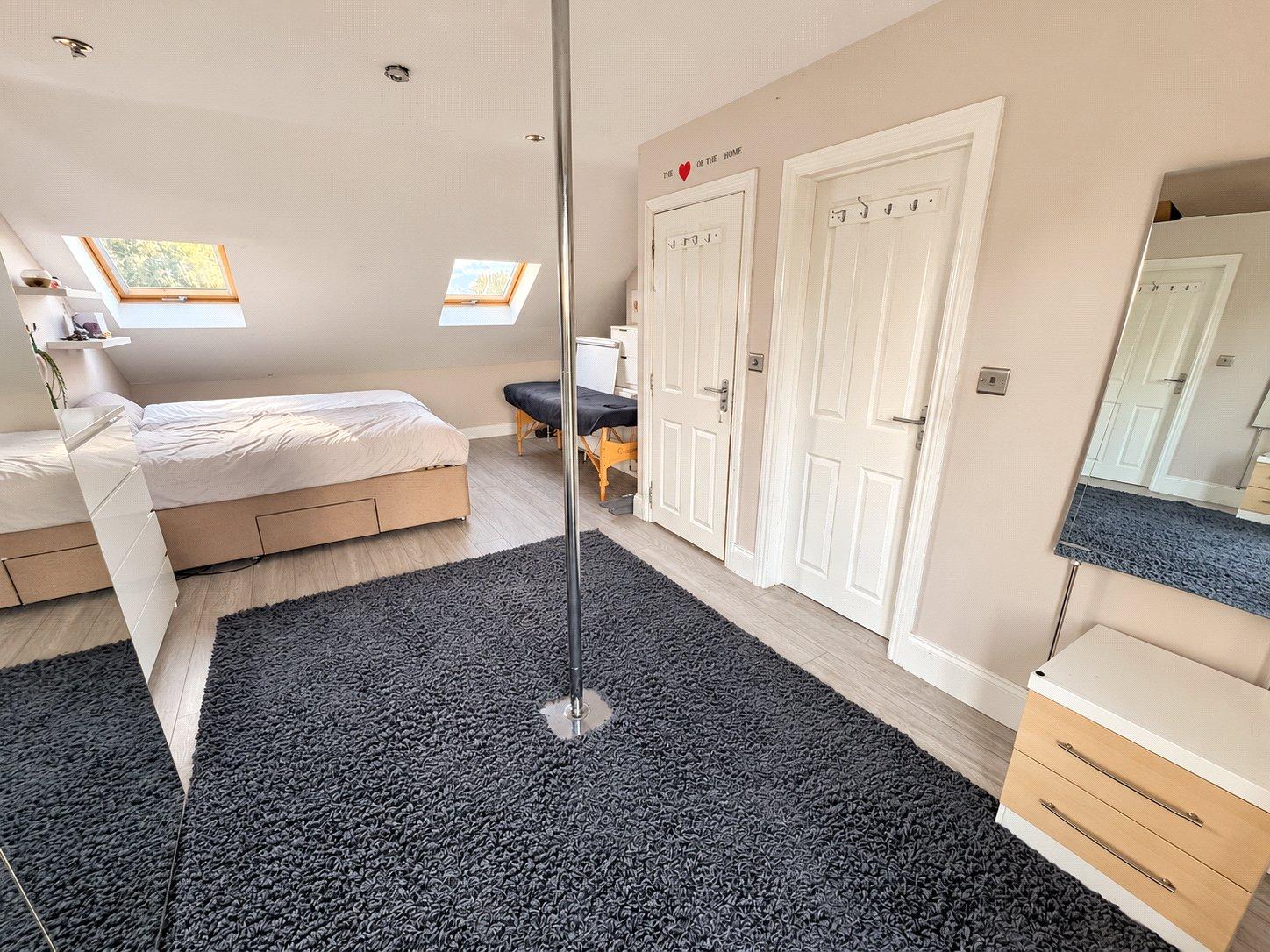 4 bedroom house for sale in London | Robinson Jackson