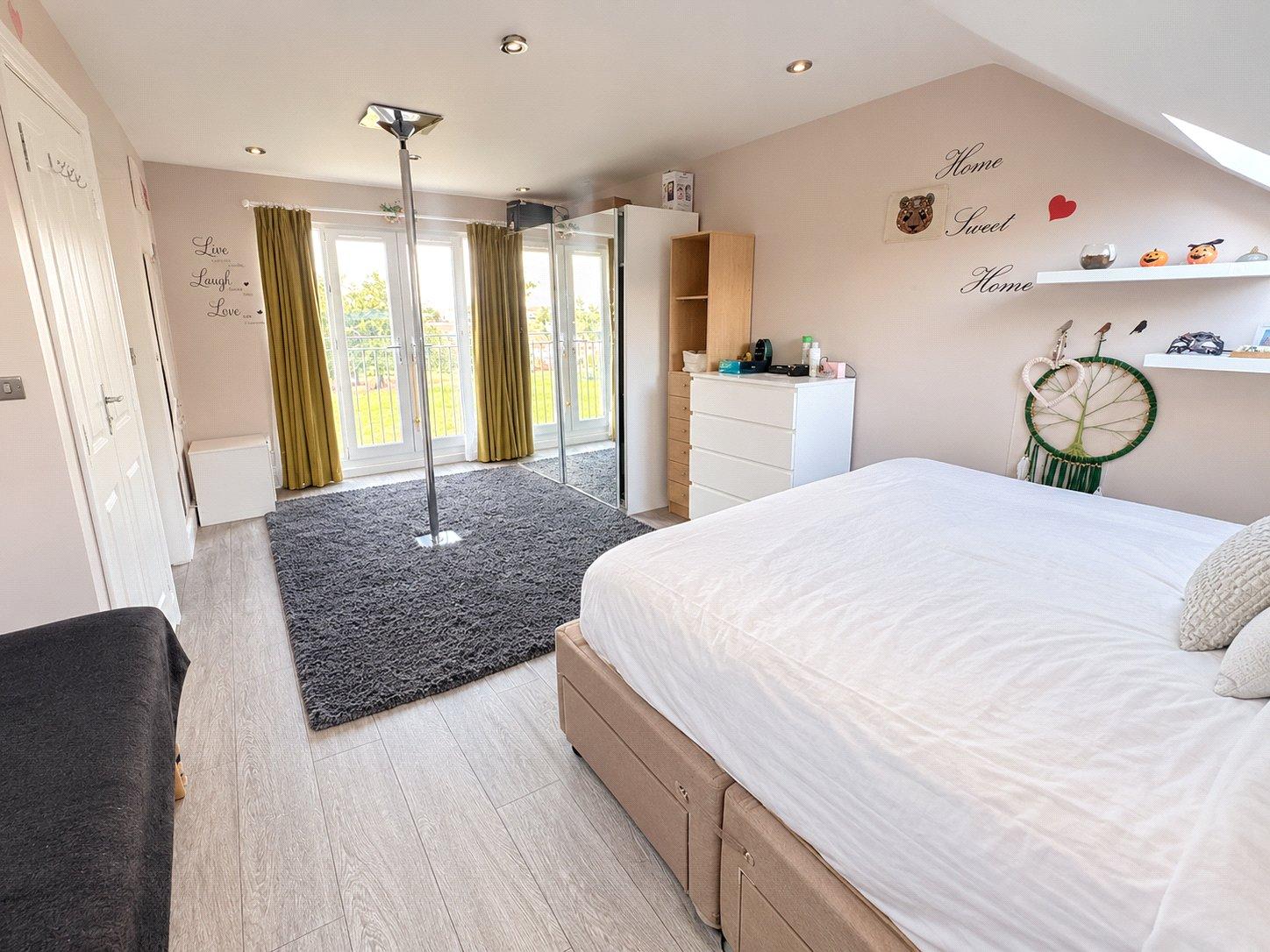 4 bedroom house for sale in London | Robinson Jackson