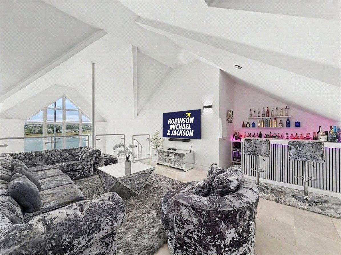 3 bedroom property for sale in Valleta Way | Robinson Michael & Jackson