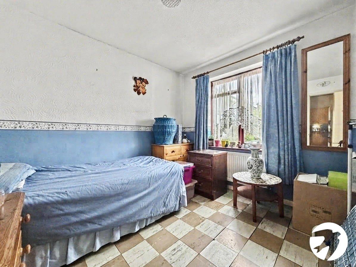 2 bedroom bungalow for sale in Chatham | Robinson Michael & Jackson