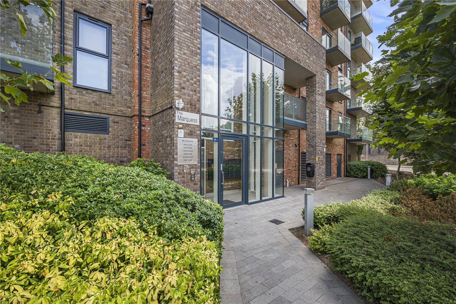 2 bedroom property for sale in Dartford | Robinson Jackson