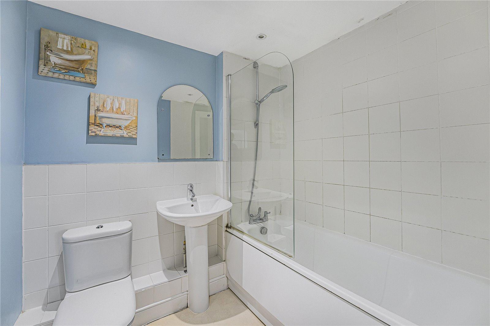 2 bedroom property for sale in Dartford | Robinson Jackson