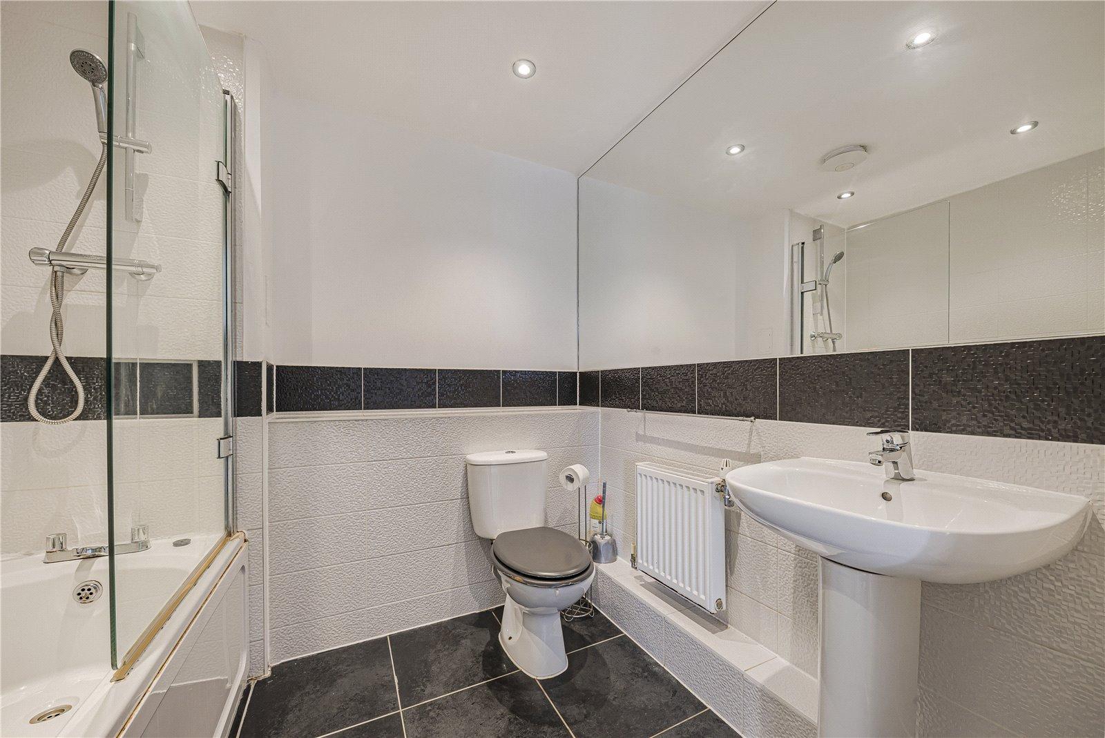 2 bedroom property for sale in Dartford | Robinson Jackson