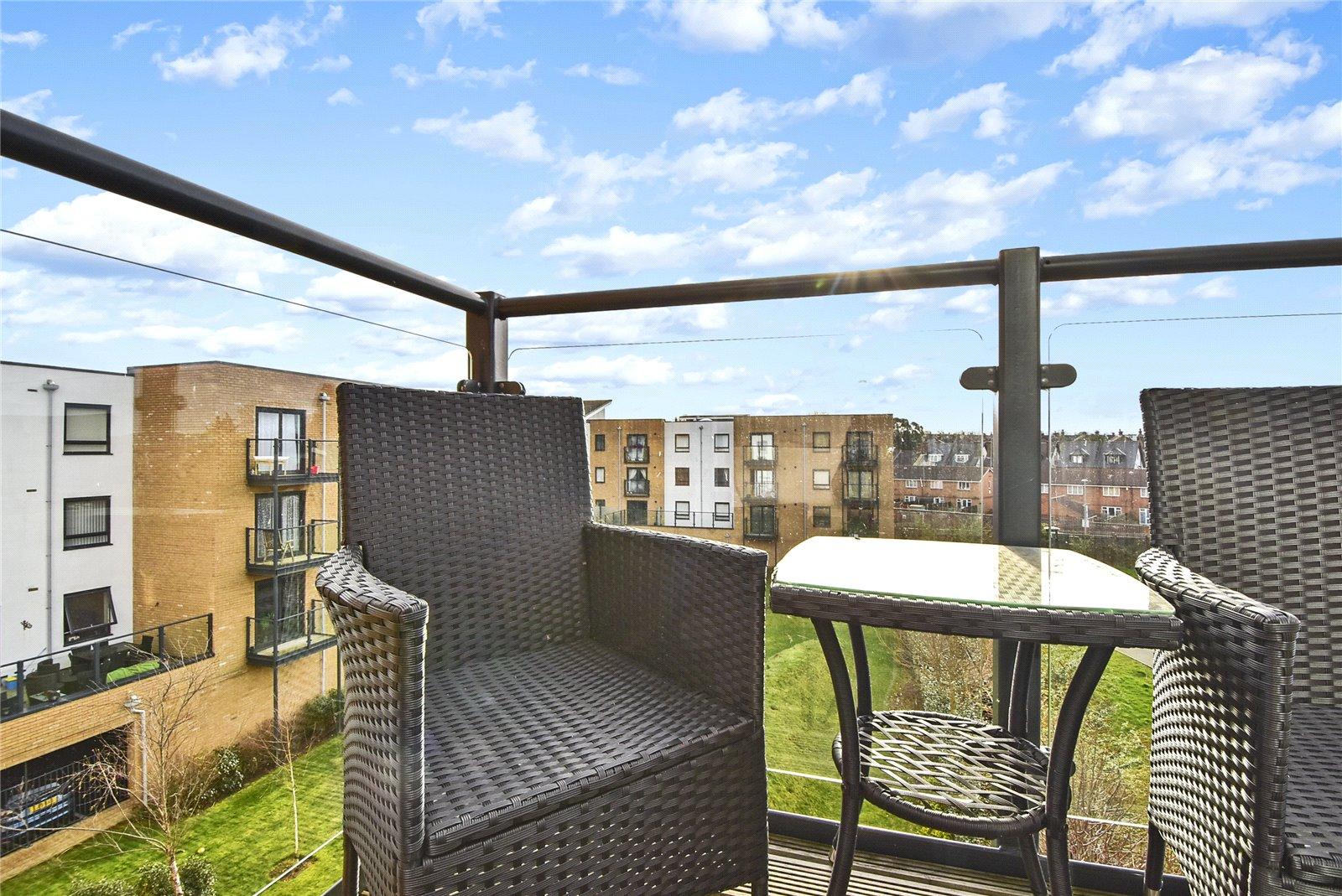 2 bedroom property for sale in Dartford | Robinson Jackson