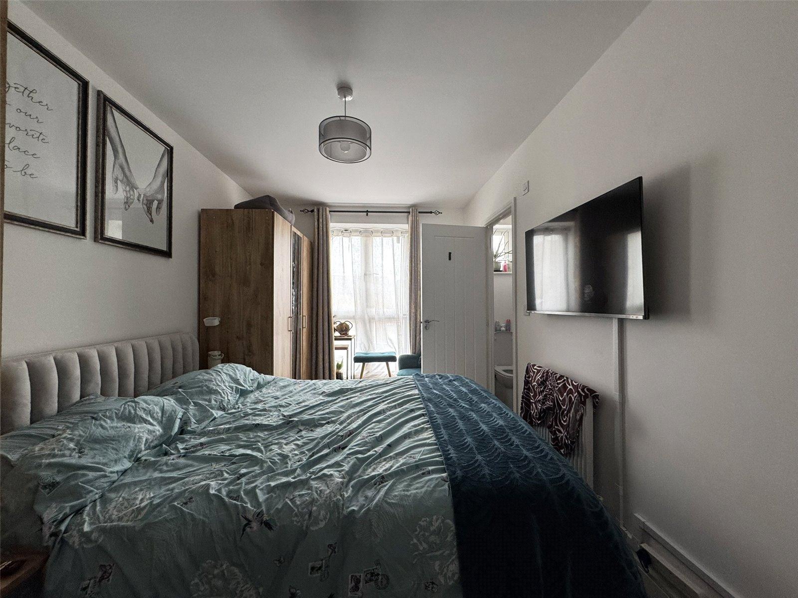 2 bedroom property for sale in Castle Hill | Robinson Jackson