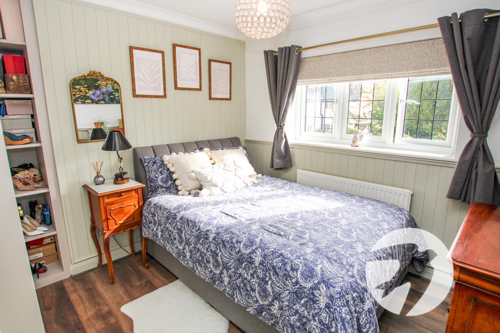 3 bedroom house for sale in London | Robinson Jackson