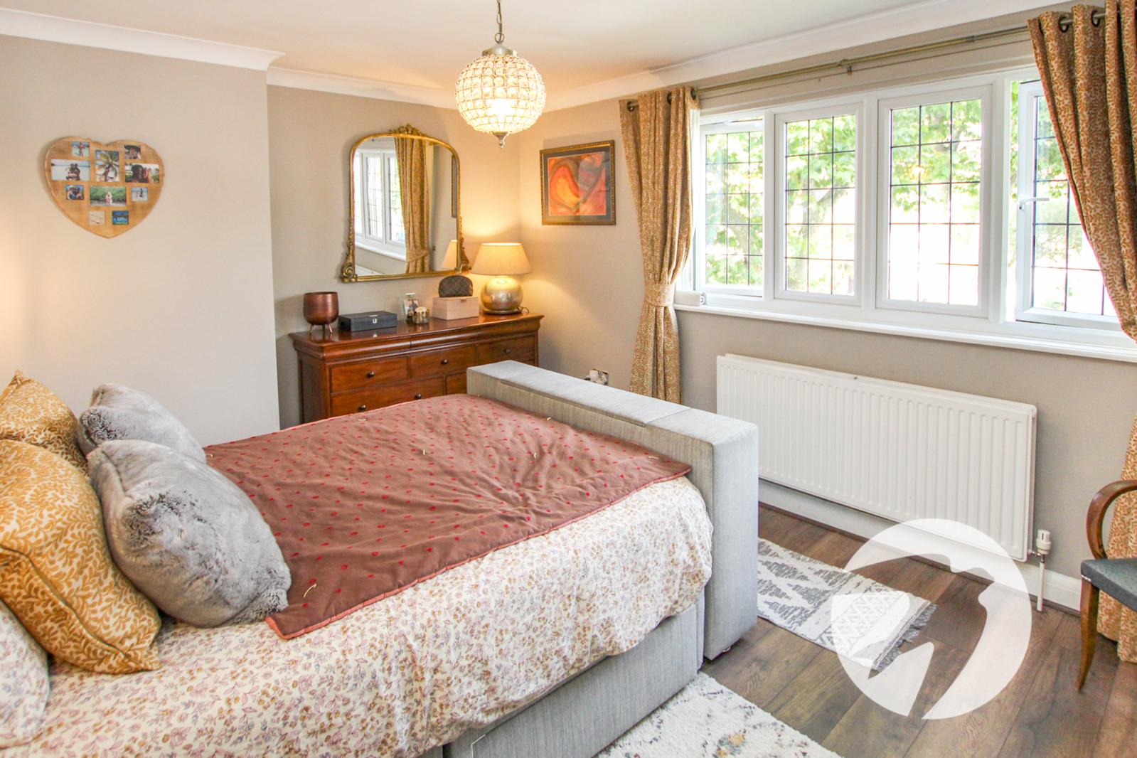 3 bedroom house for sale in London | Robinson Jackson