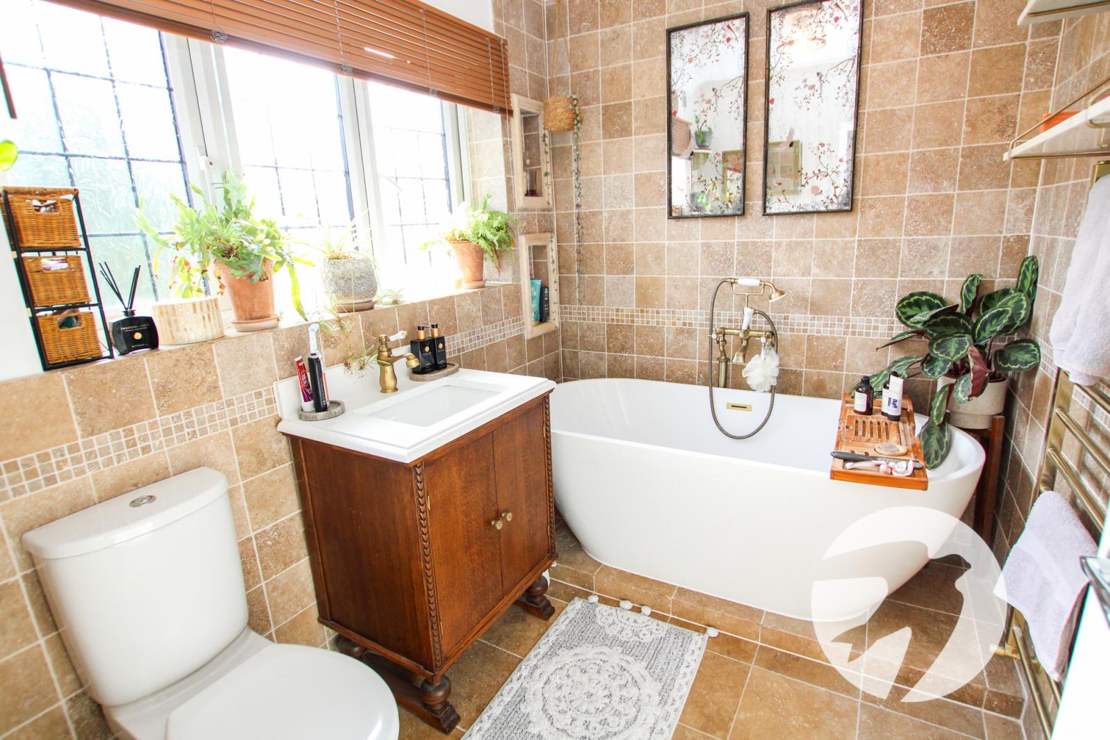 3 bedroom house for sale in London | Robinson Jackson