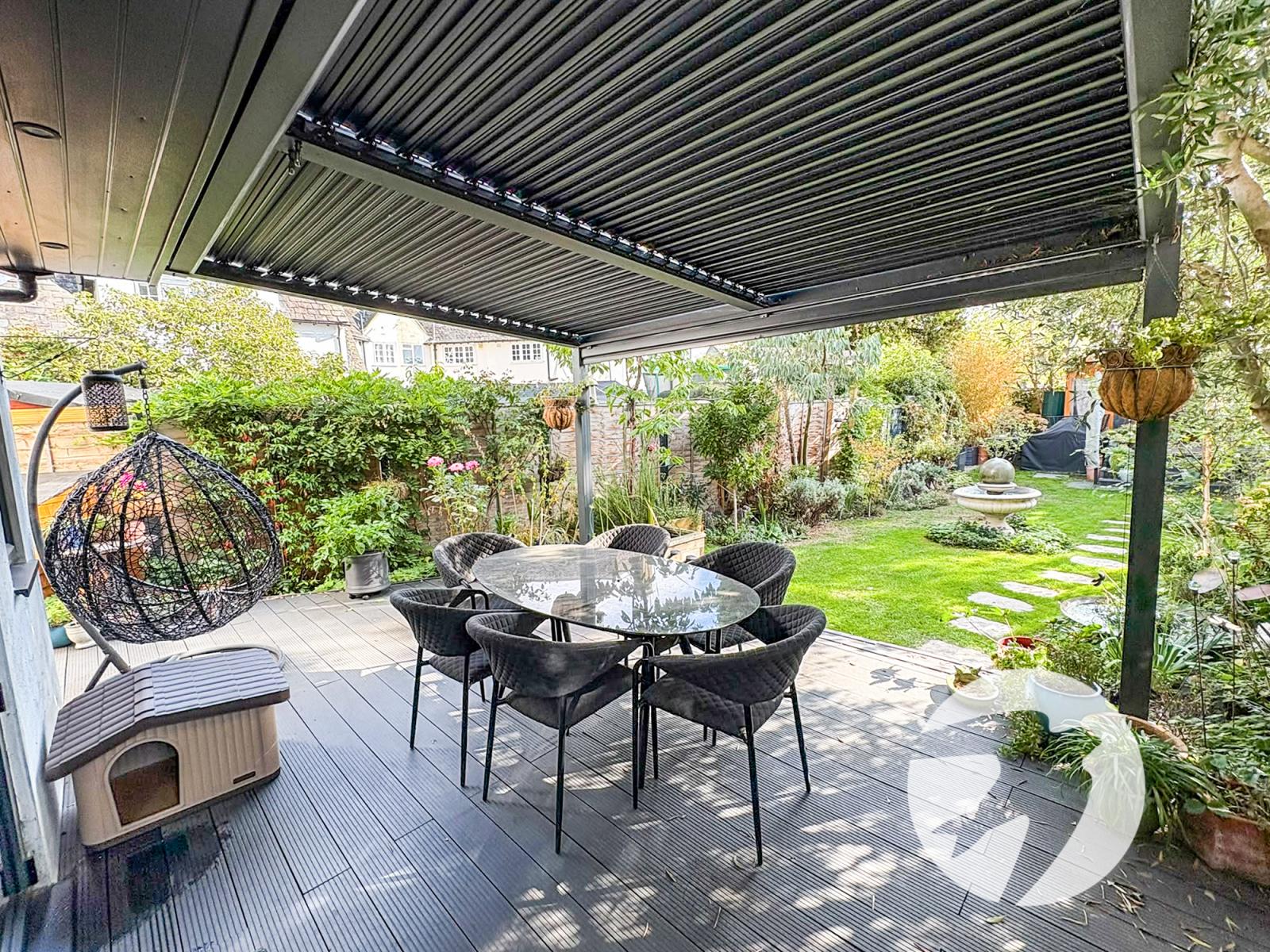 3 bedroom house for sale in London | Robinson Jackson