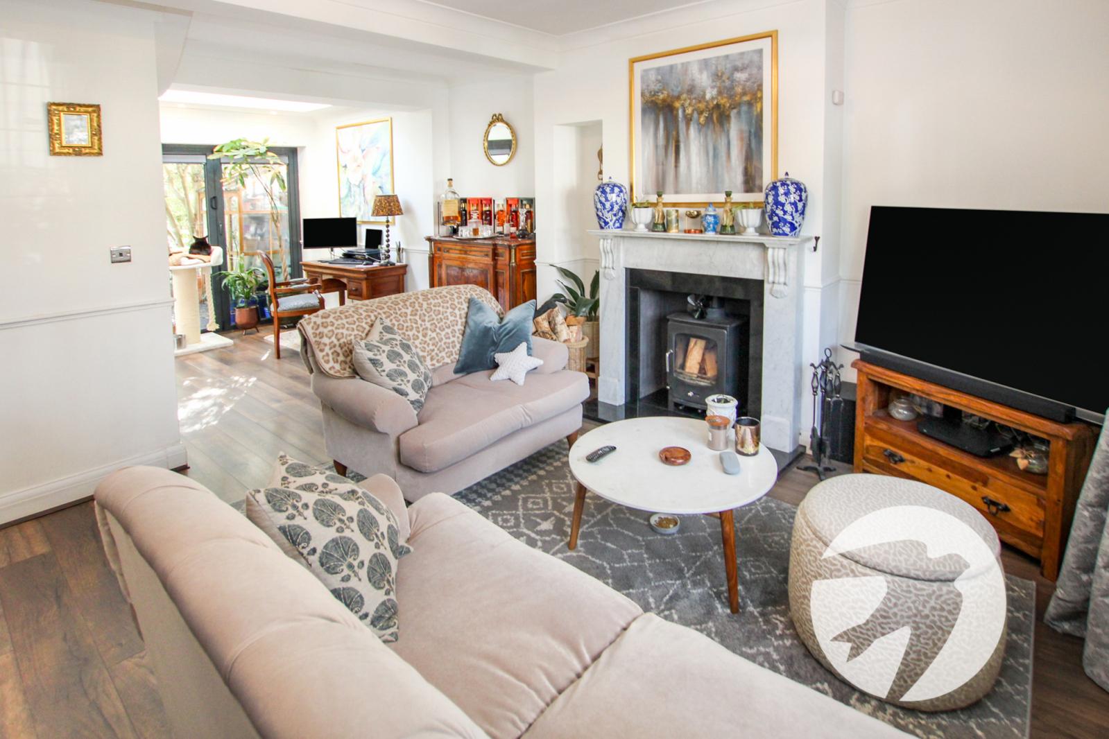 3 bedroom house for sale in London | Robinson Jackson