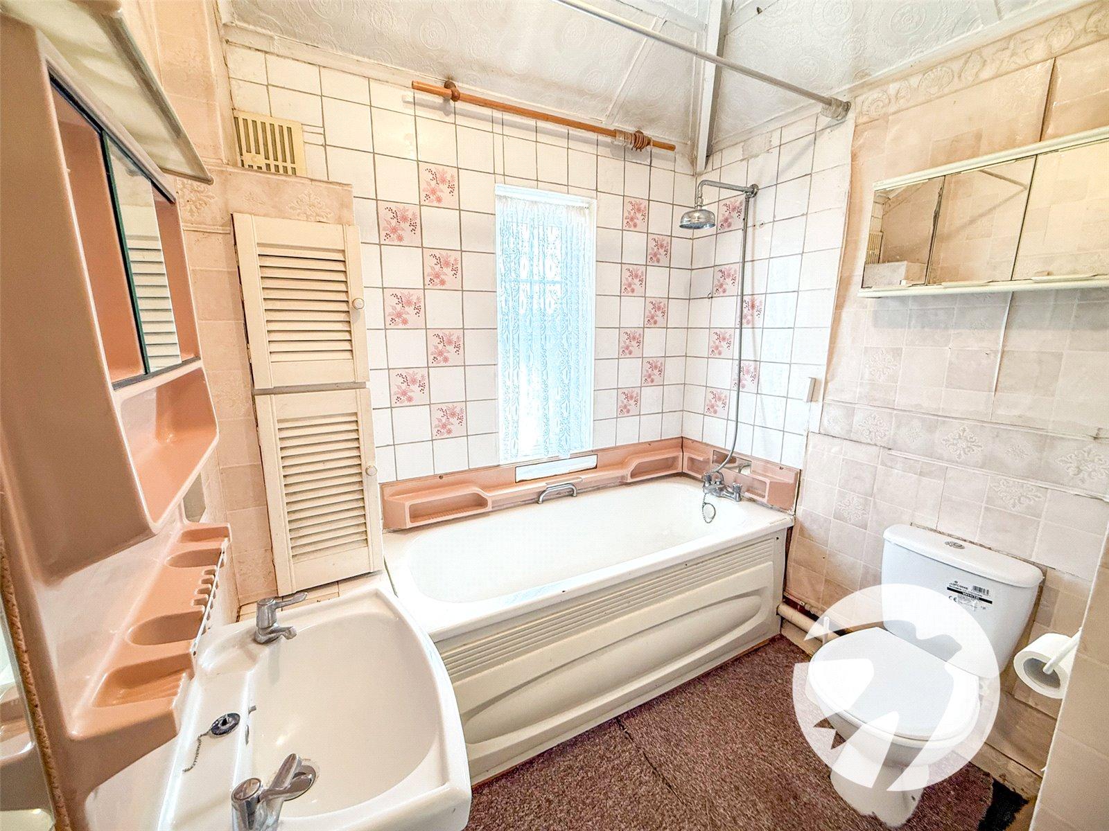 3 bedroom house for sale in London | Robinson Jackson