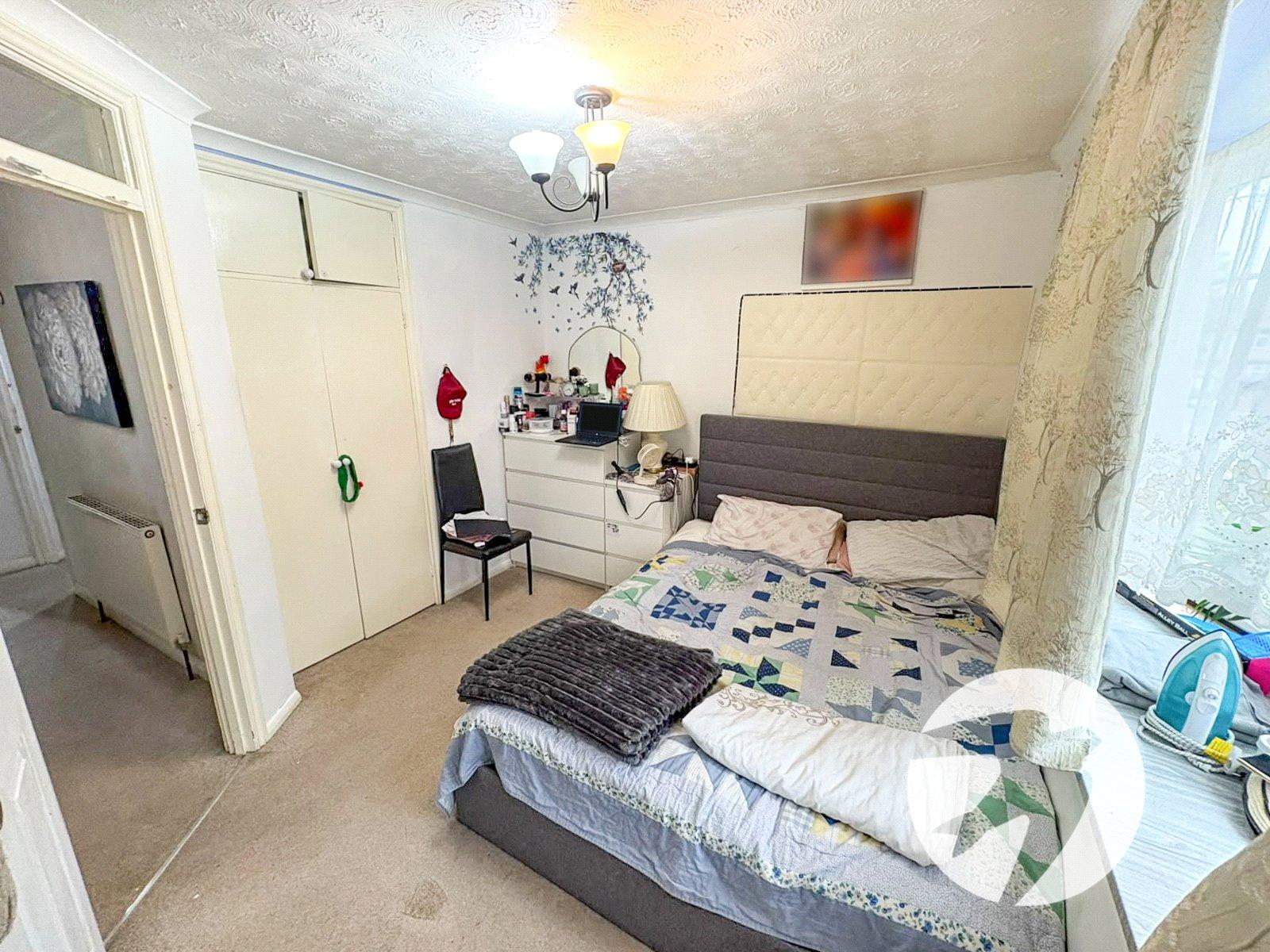2 bedroom house for sale in London | Robinson Jackson