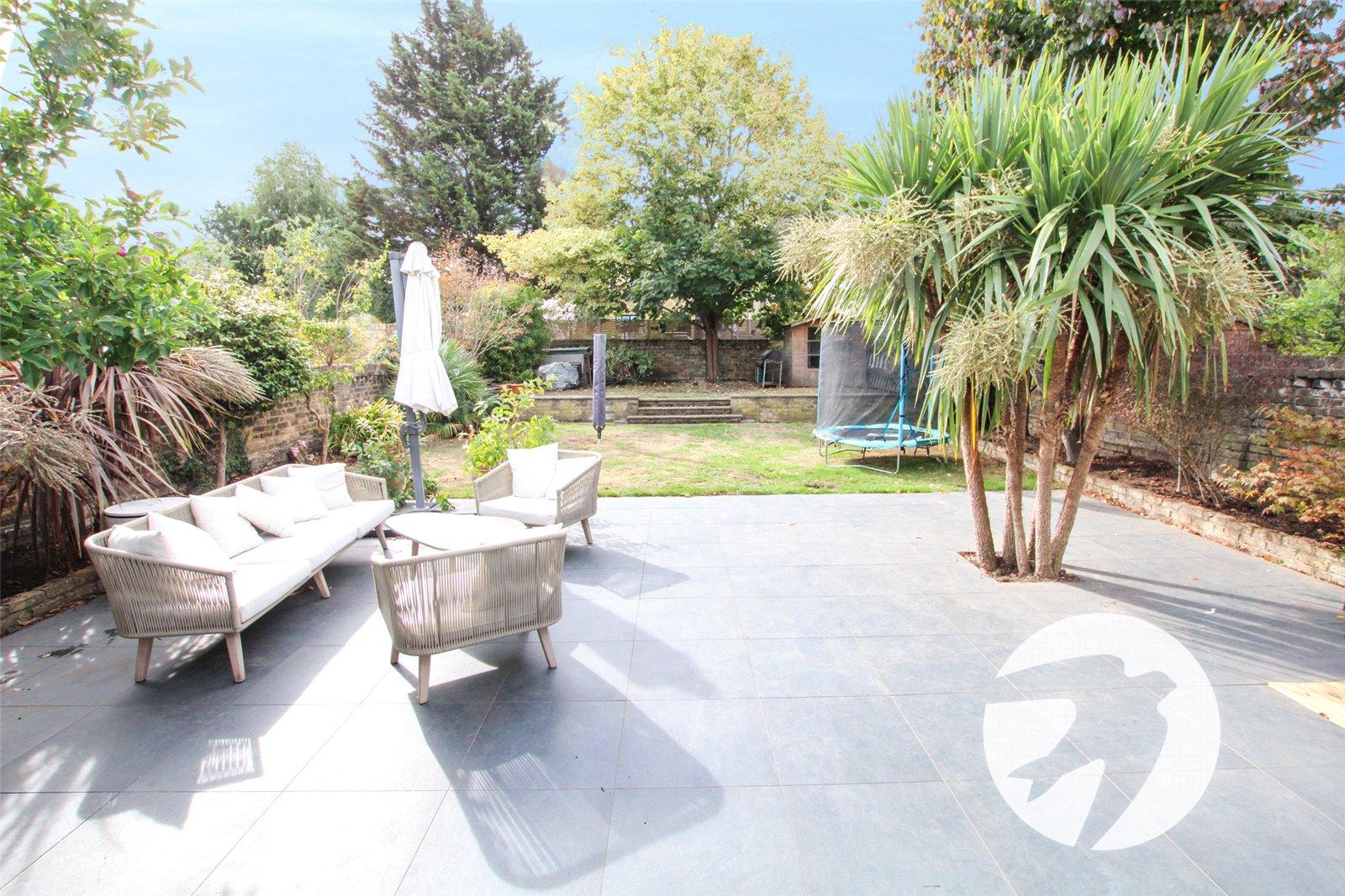 3 bedroom house for sale in London | Robinson Jackson