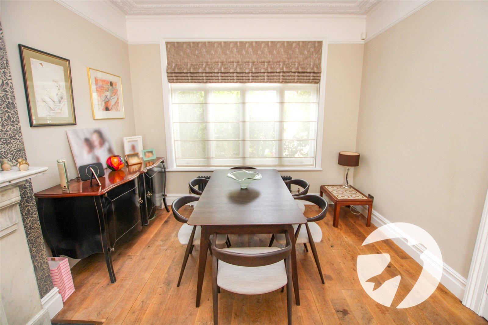3 bedroom house for sale in London | Robinson Jackson