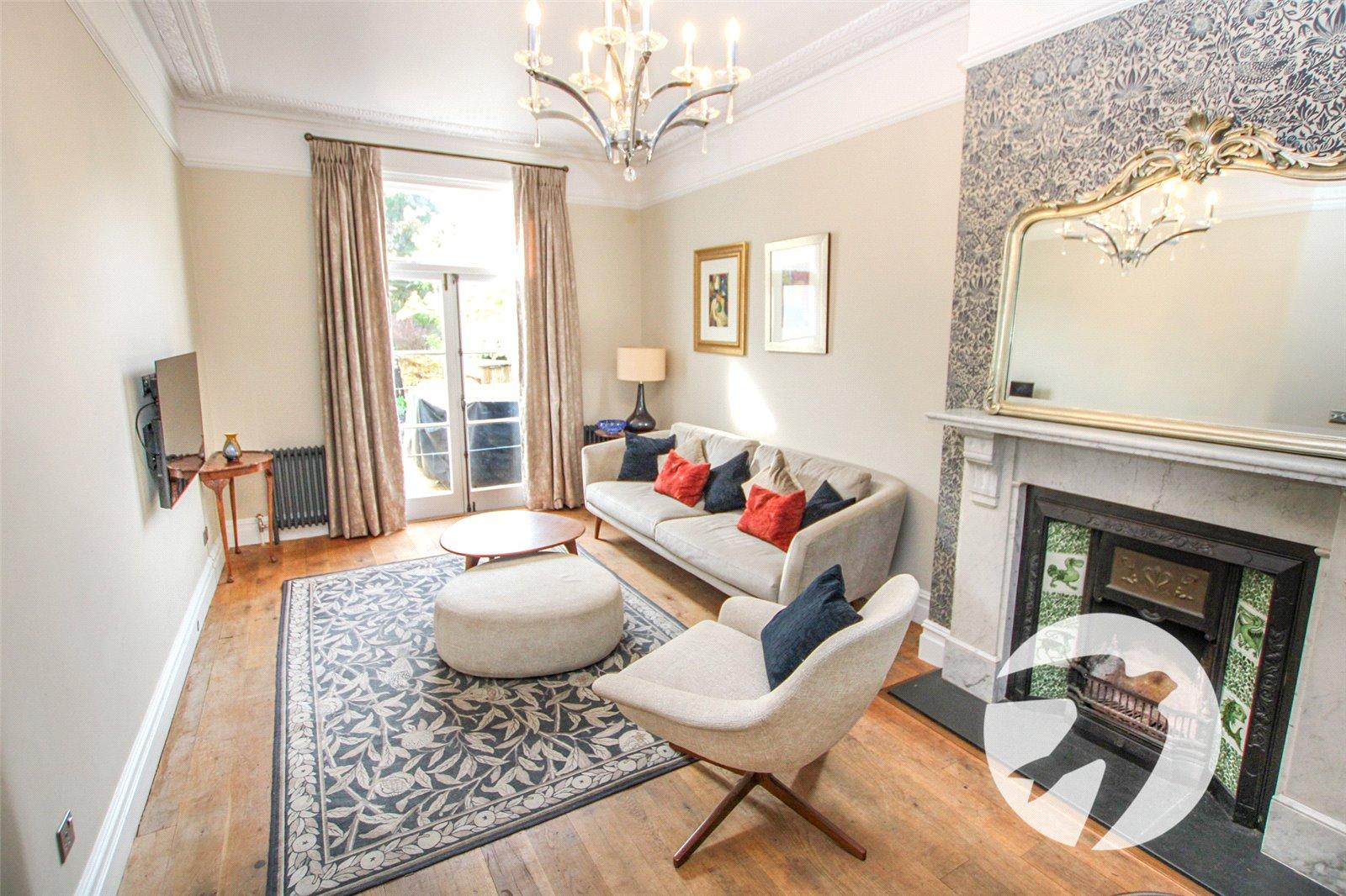 3 bedroom house for sale in London | Robinson Jackson