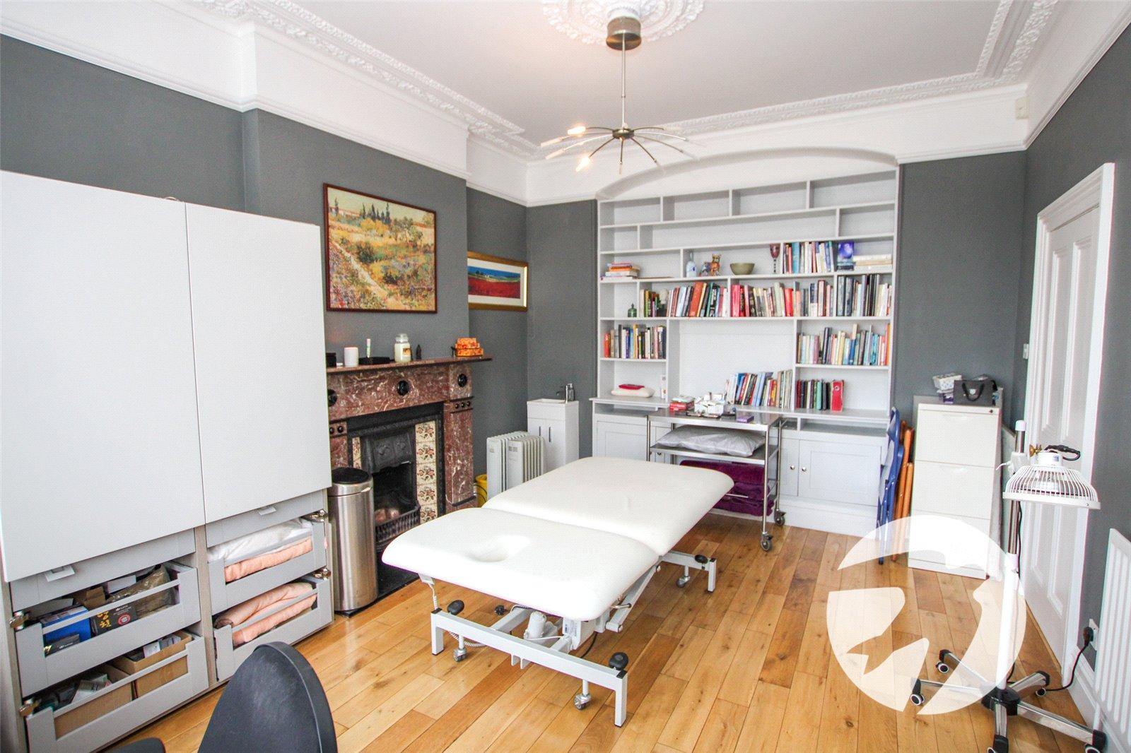 3 bedroom house for sale in London | Robinson Jackson