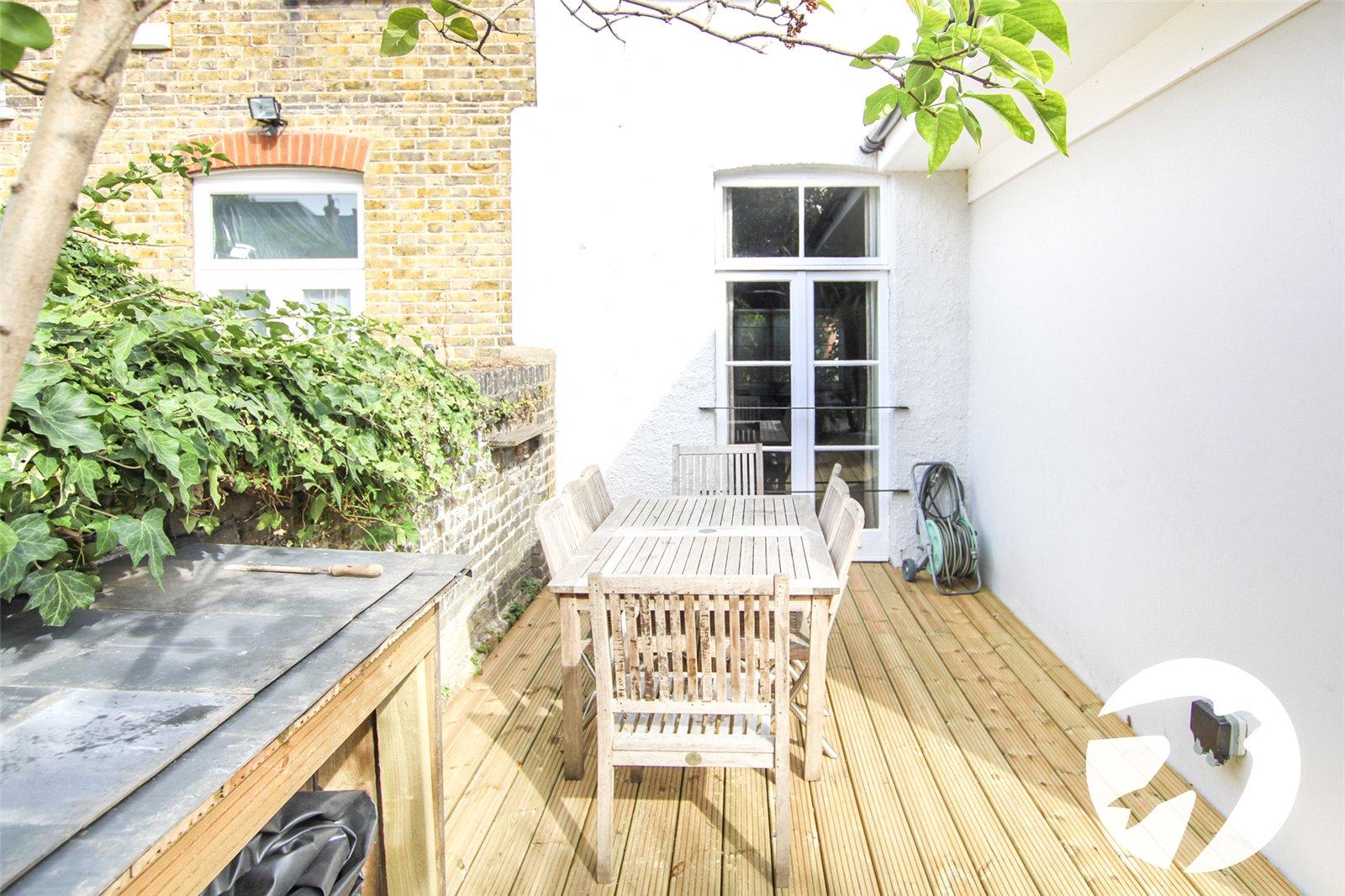 3 bedroom house for sale in London | Robinson Jackson