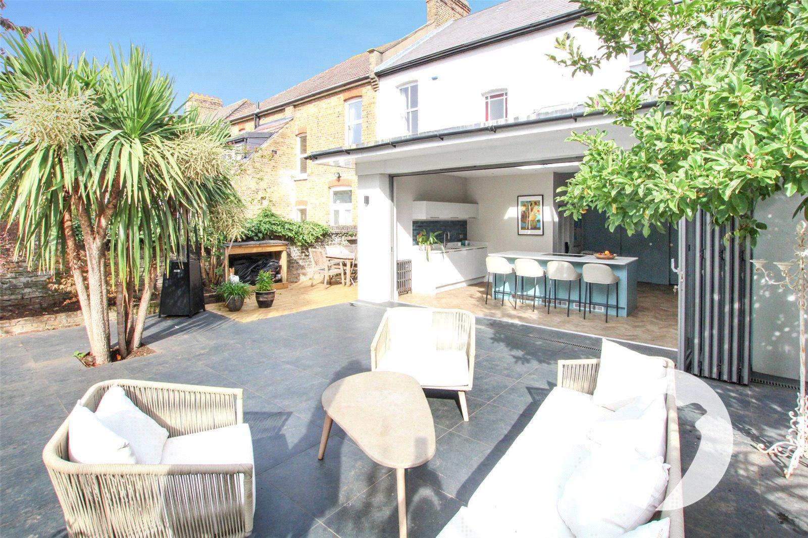 3 bedroom house for sale in London | Robinson Jackson