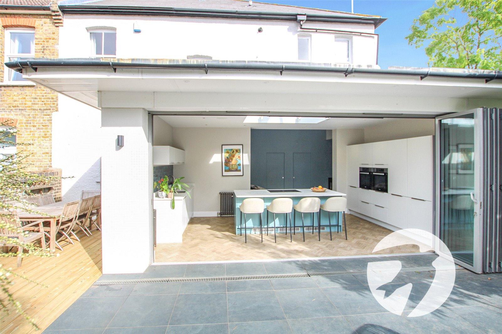3 bedroom house for sale in London | Robinson Jackson