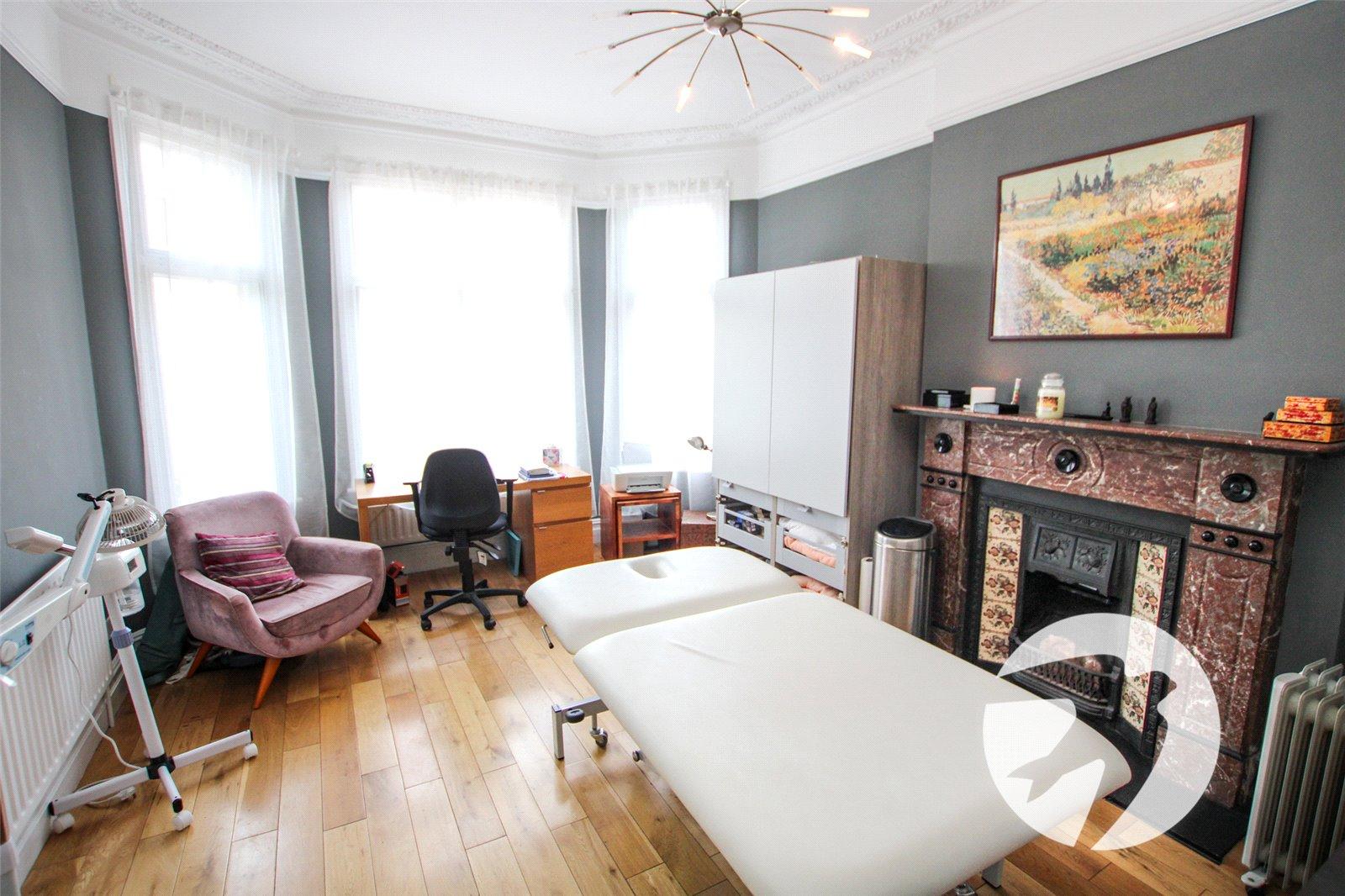 3 bedroom house for sale in London | Robinson Jackson