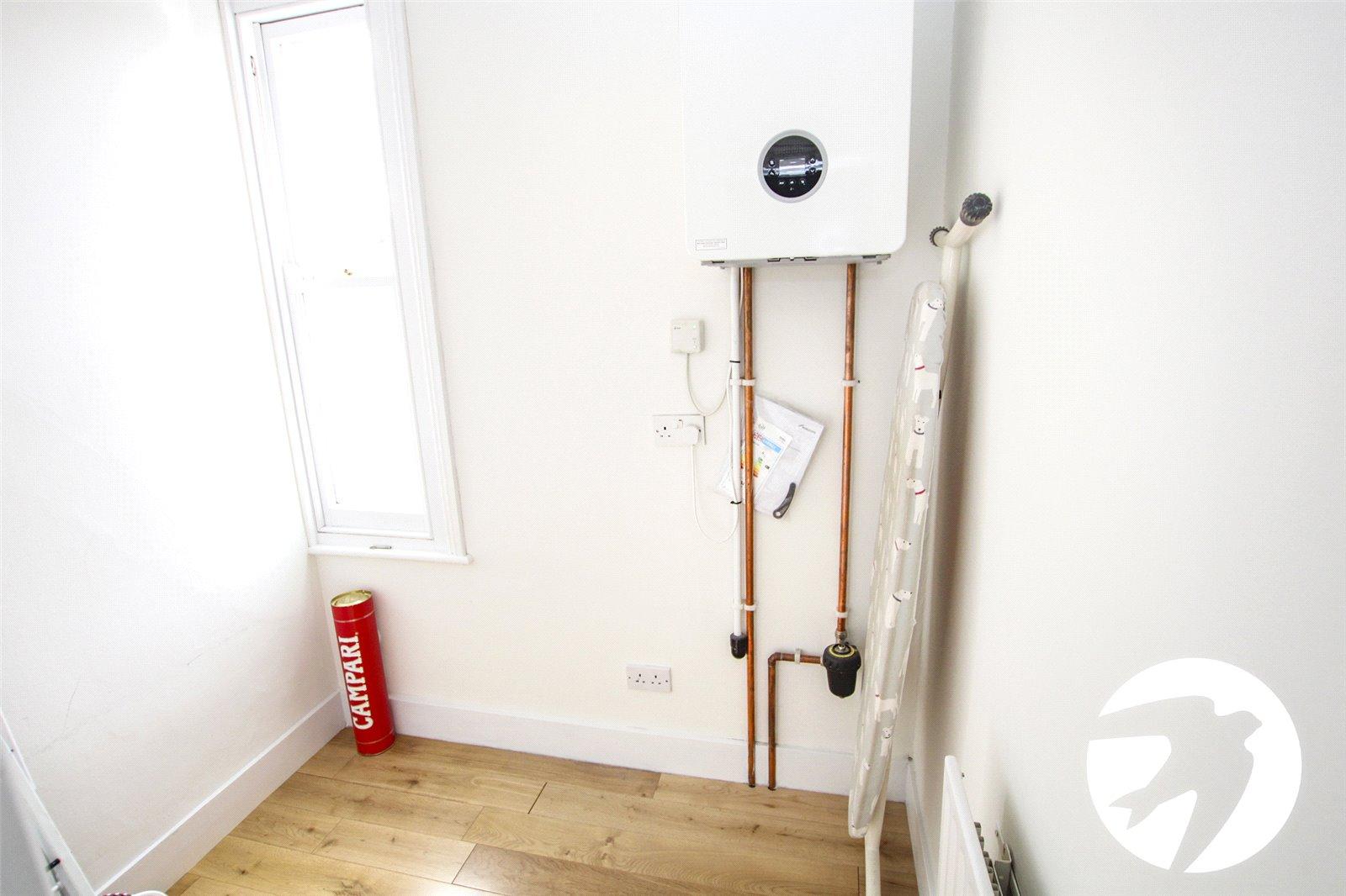 3 bedroom house for sale in London | Robinson Jackson
