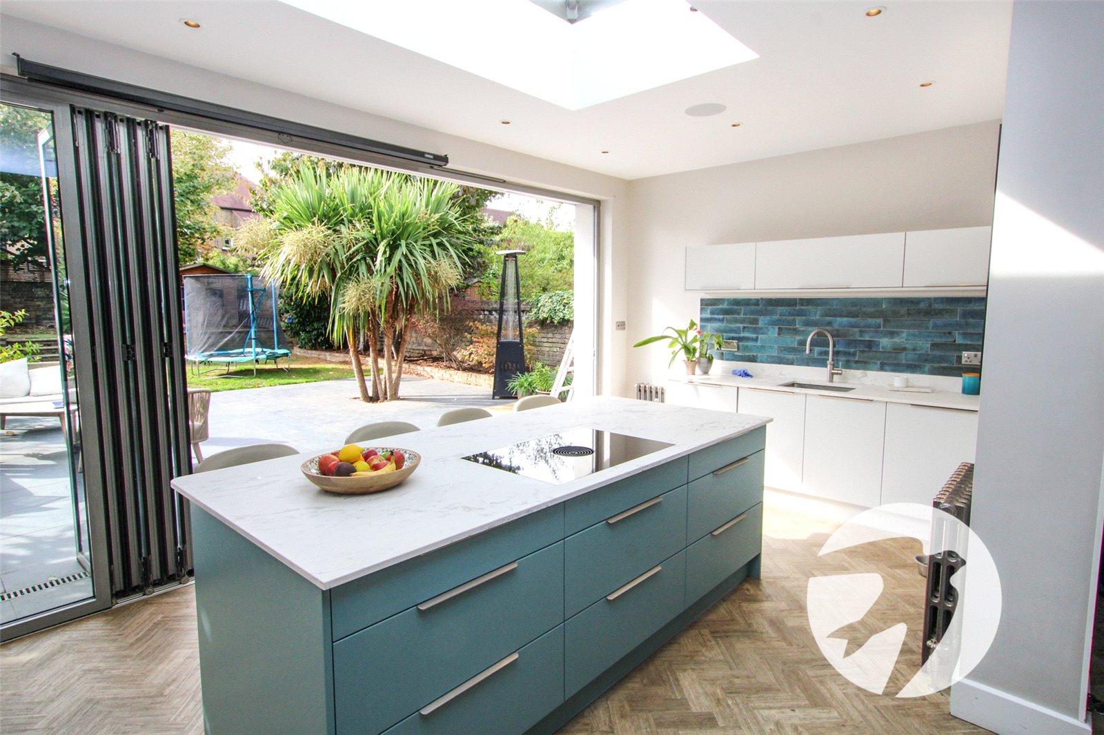 3 bedroom house for sale in London | Robinson Jackson