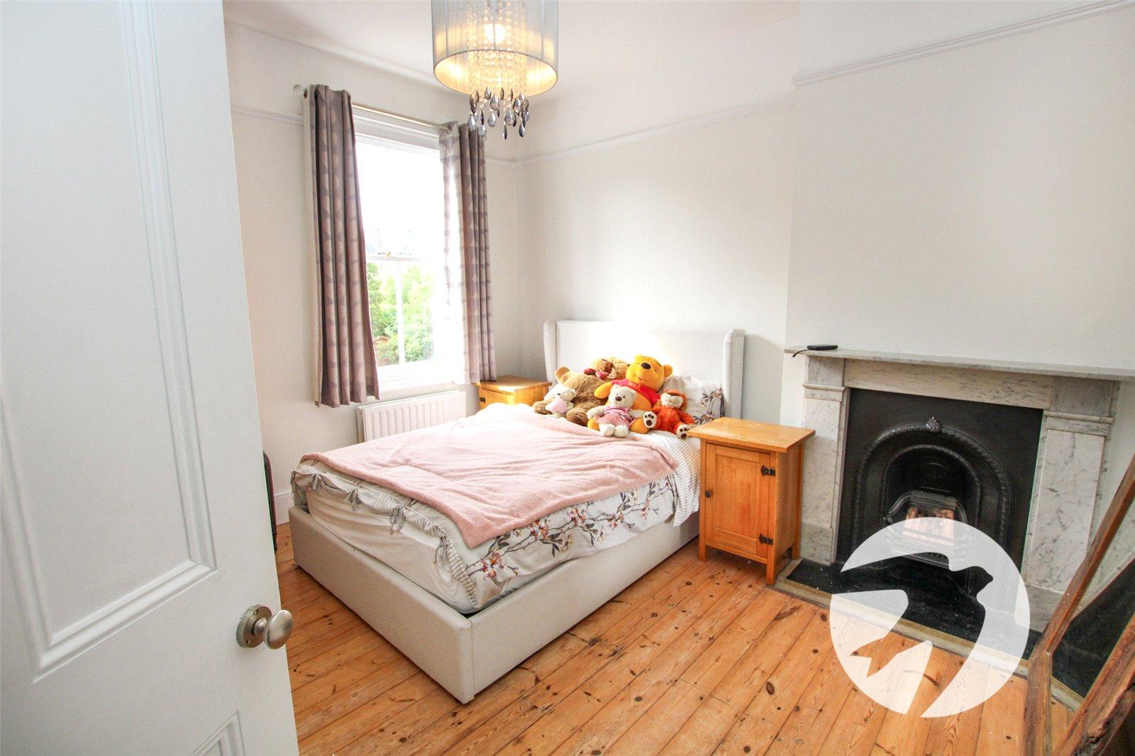 3 bedroom house for sale in London | Robinson Jackson