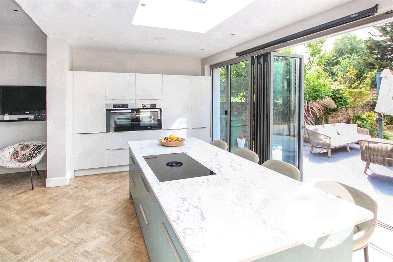 3 bedroom house for sale in London | Robinson Jackson