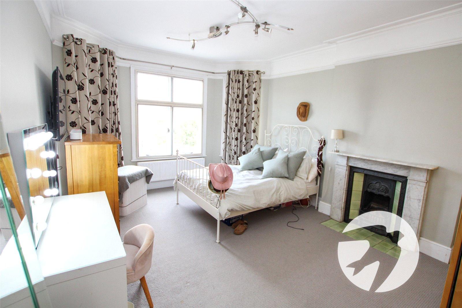 3 bedroom house for sale in London | Robinson Jackson