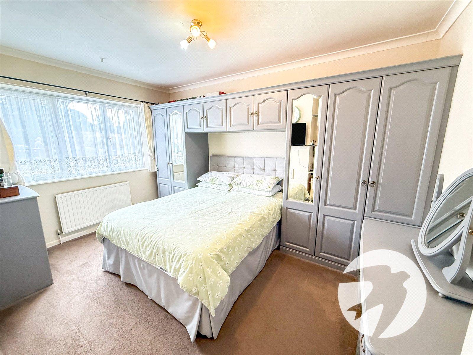 2 bedroom property for sale in London | Robinson Jackson
