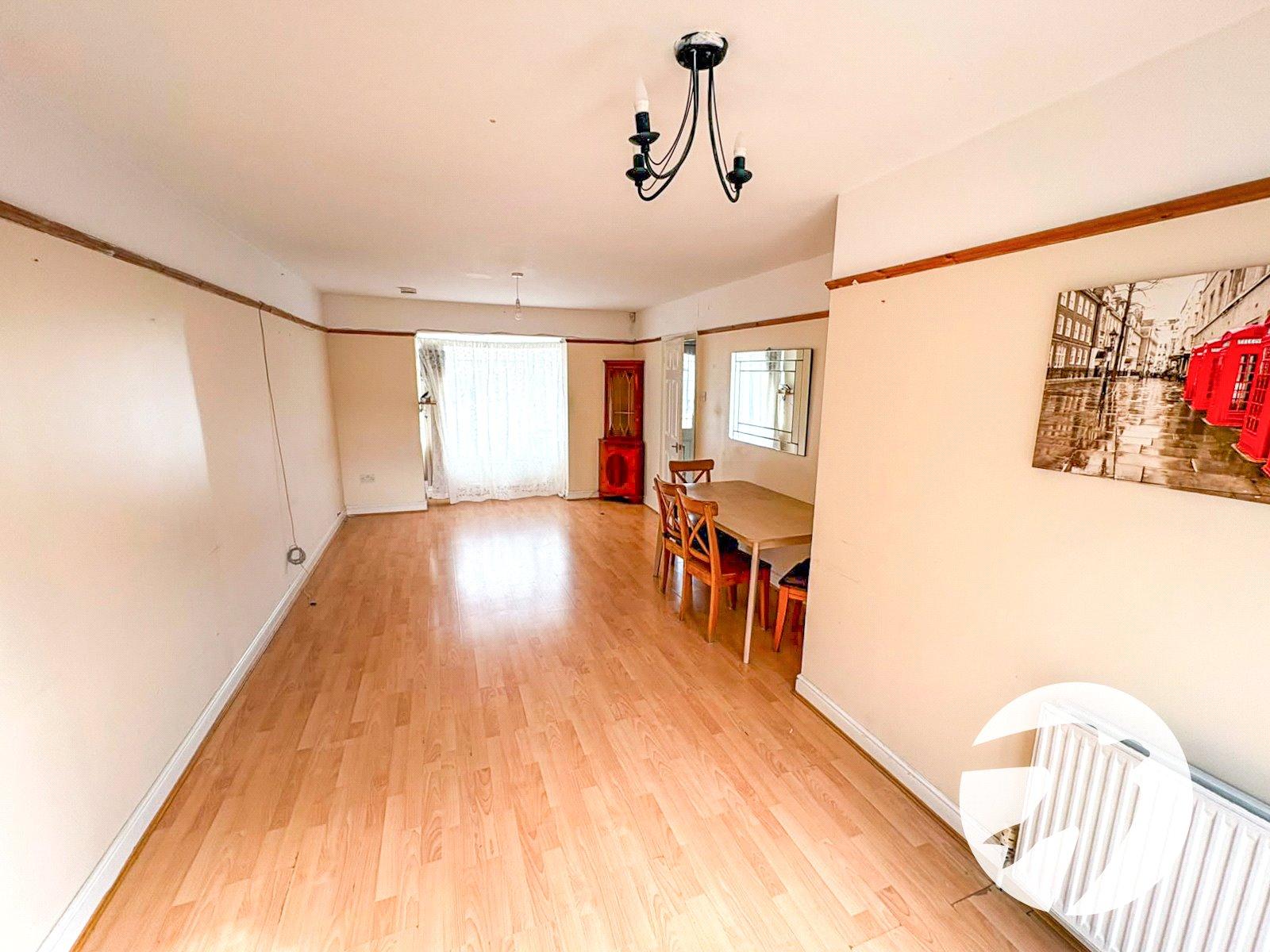 3 bedroom house for sale in London | Robinson Jackson