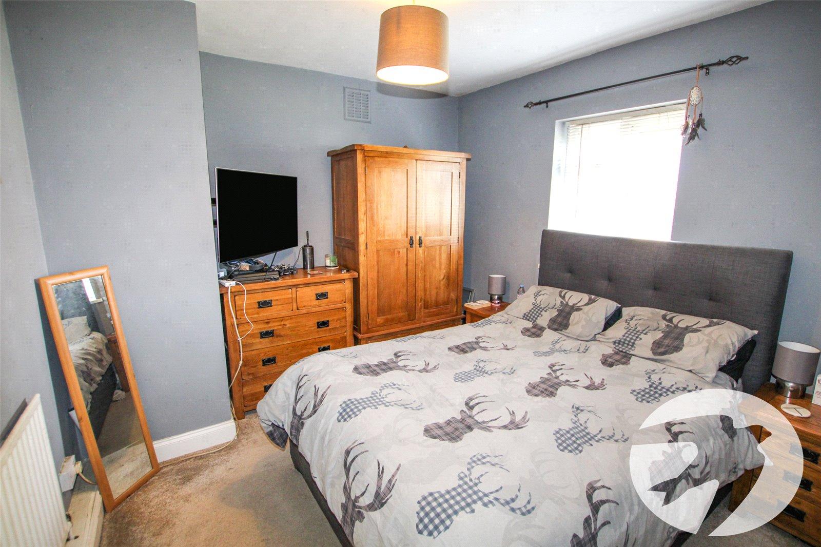 2 bedroom property for sale in London | Robinson Jackson