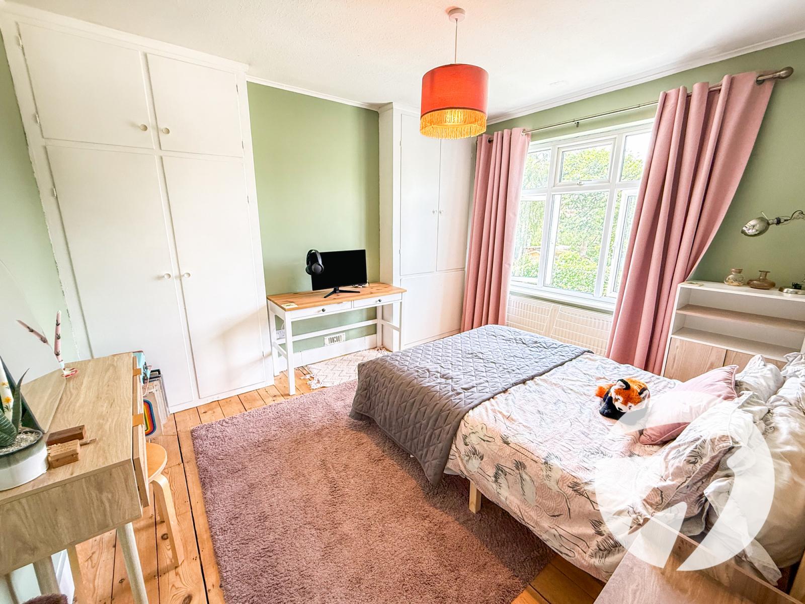 3 bedroom house for sale in London | Robinson Jackson