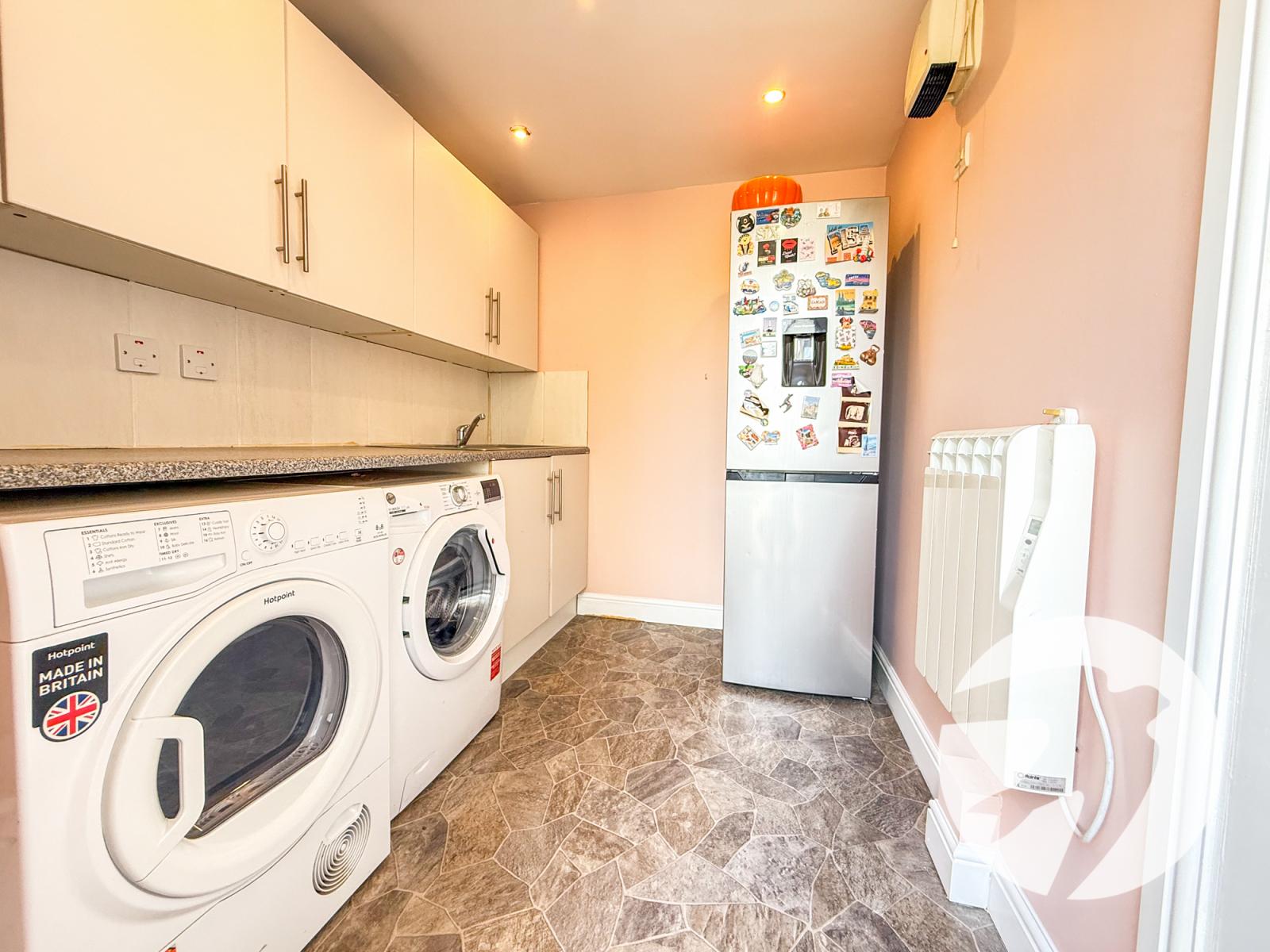 3 bedroom house for sale in London | Robinson Jackson