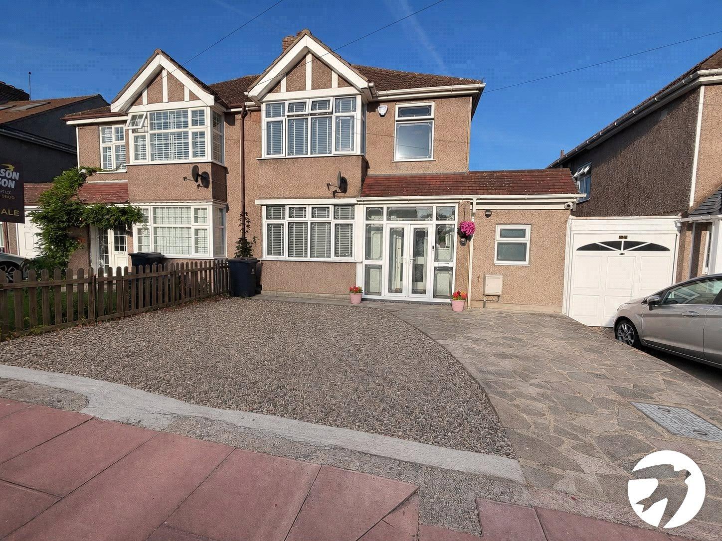 3 bedroom house for sale in London | Robinson Jackson