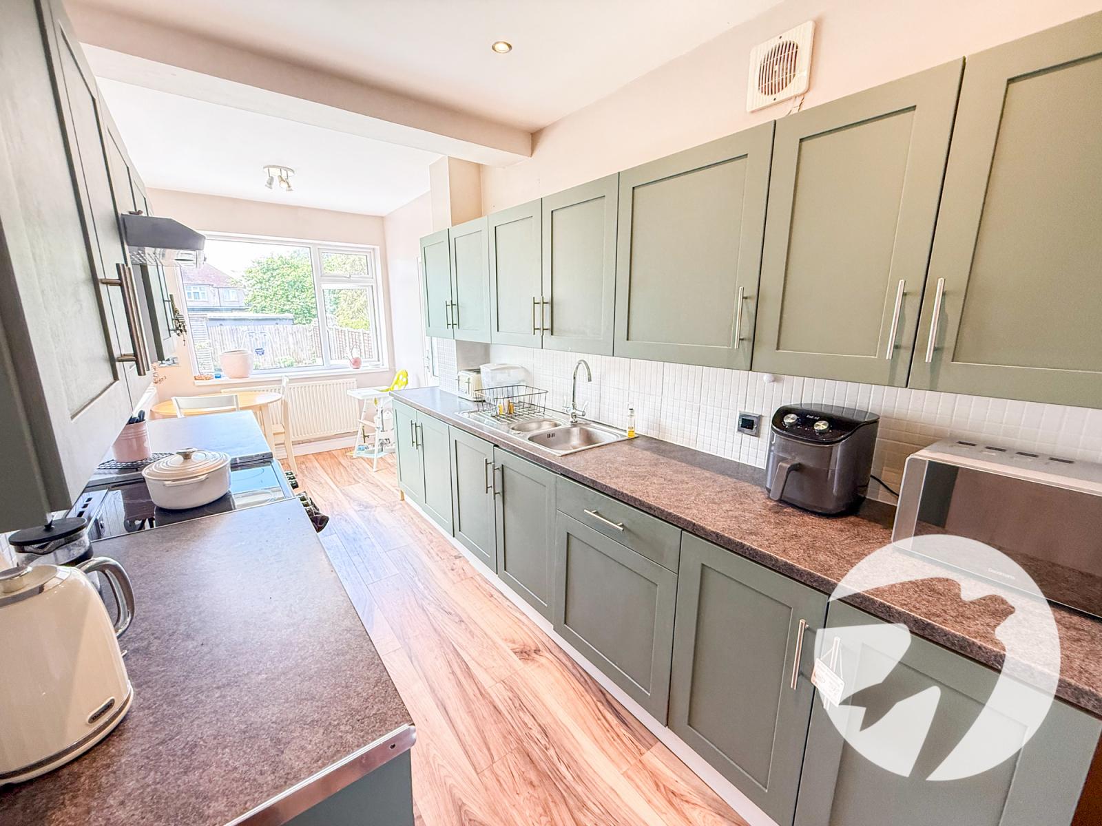 3 bedroom house for sale in London | Robinson Jackson