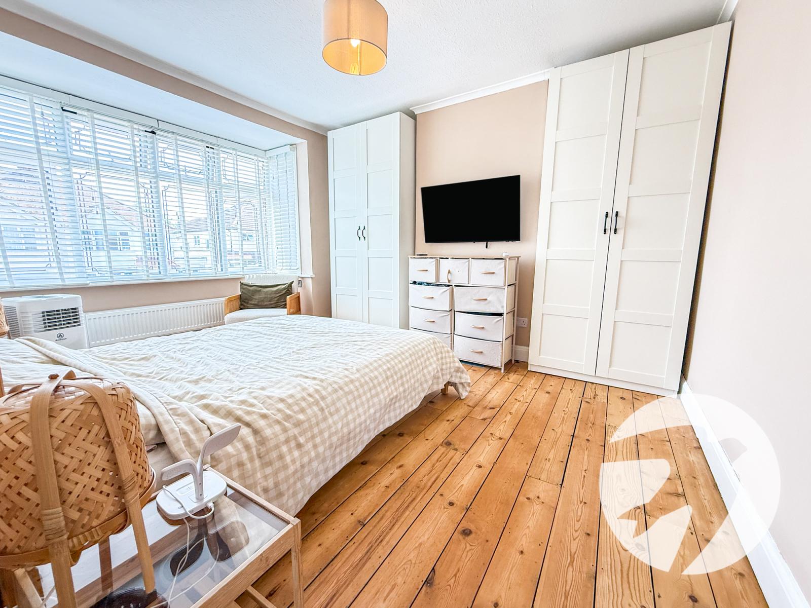 3 bedroom house for sale in London | Robinson Jackson