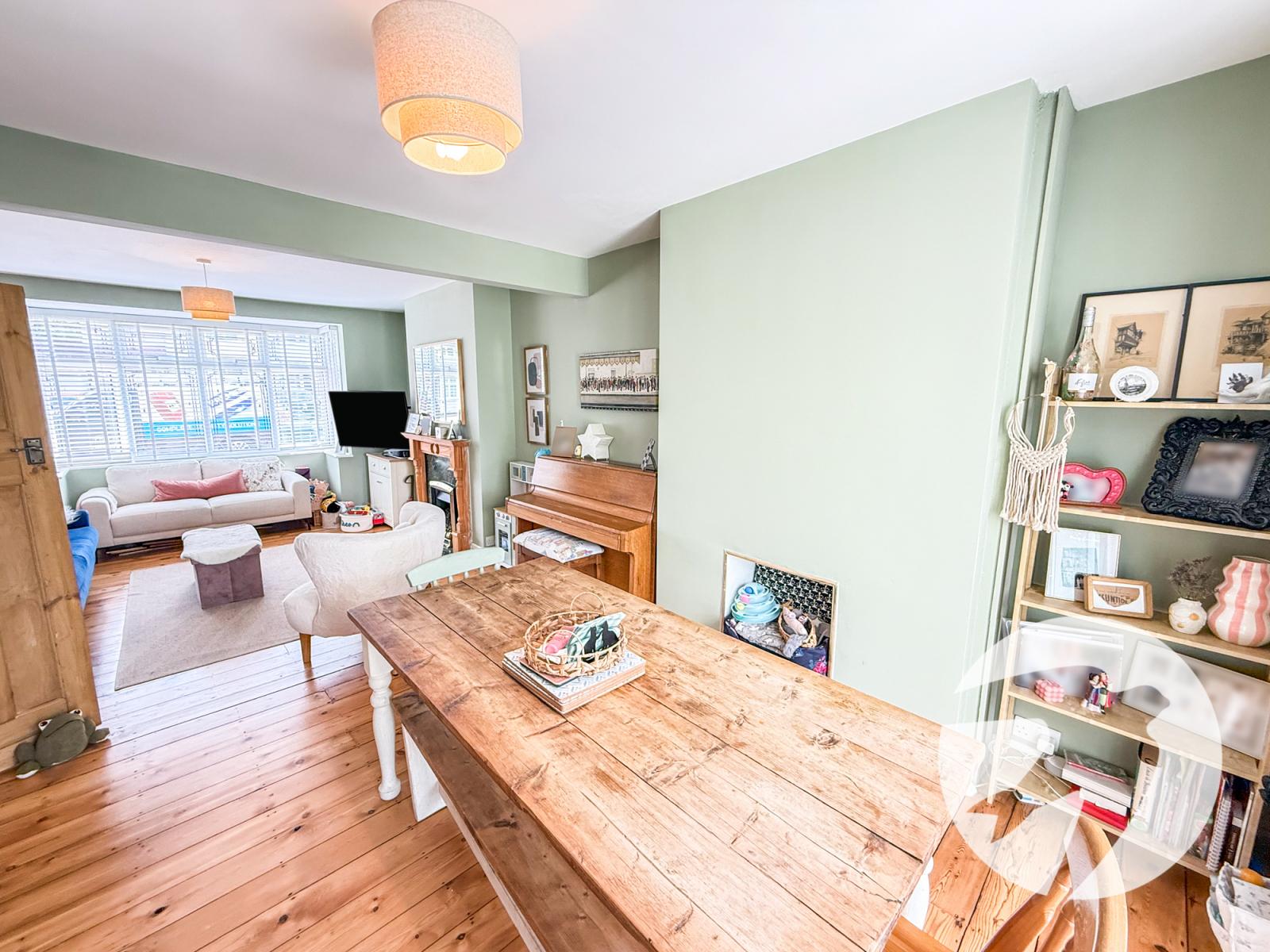 3 bedroom house for sale in London | Robinson Jackson
