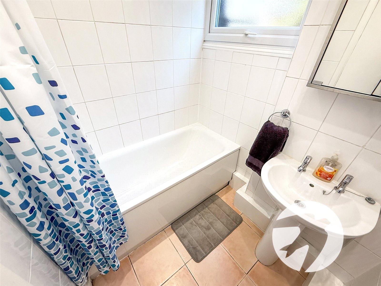 3 bedroom house for sale in London | Robinson Jackson