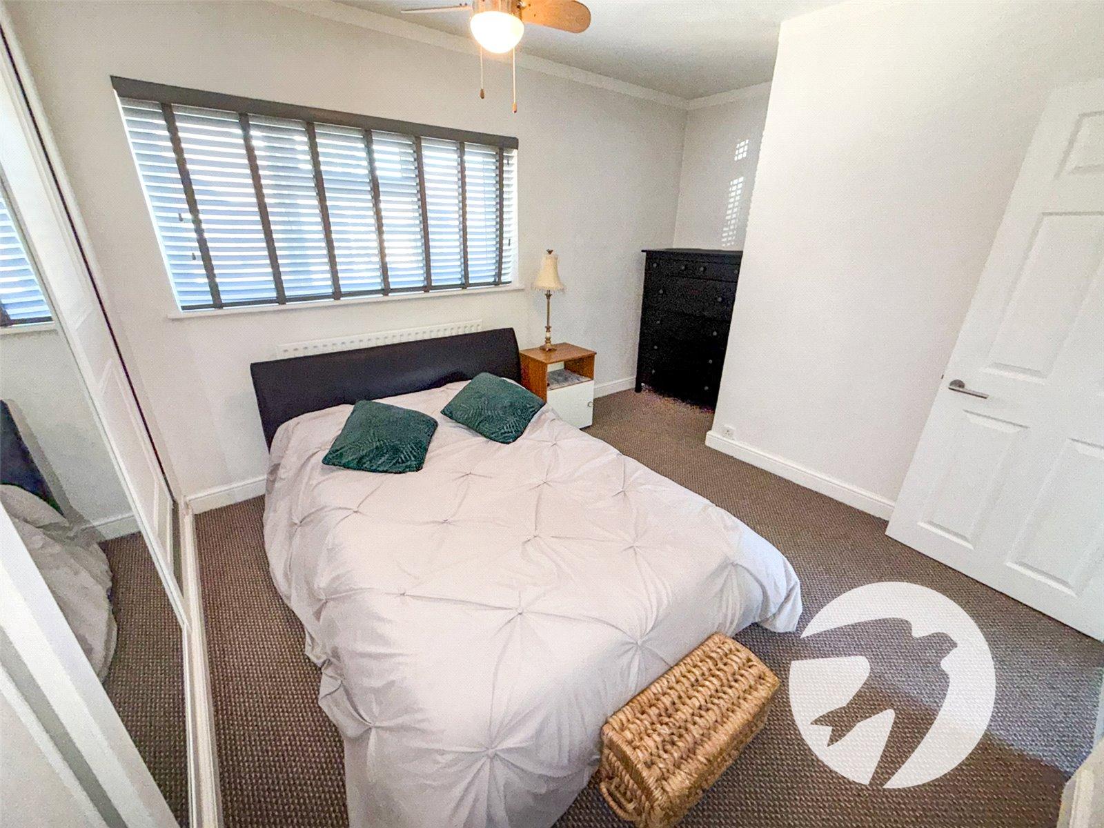 3 bedroom house for sale in London | Robinson Jackson