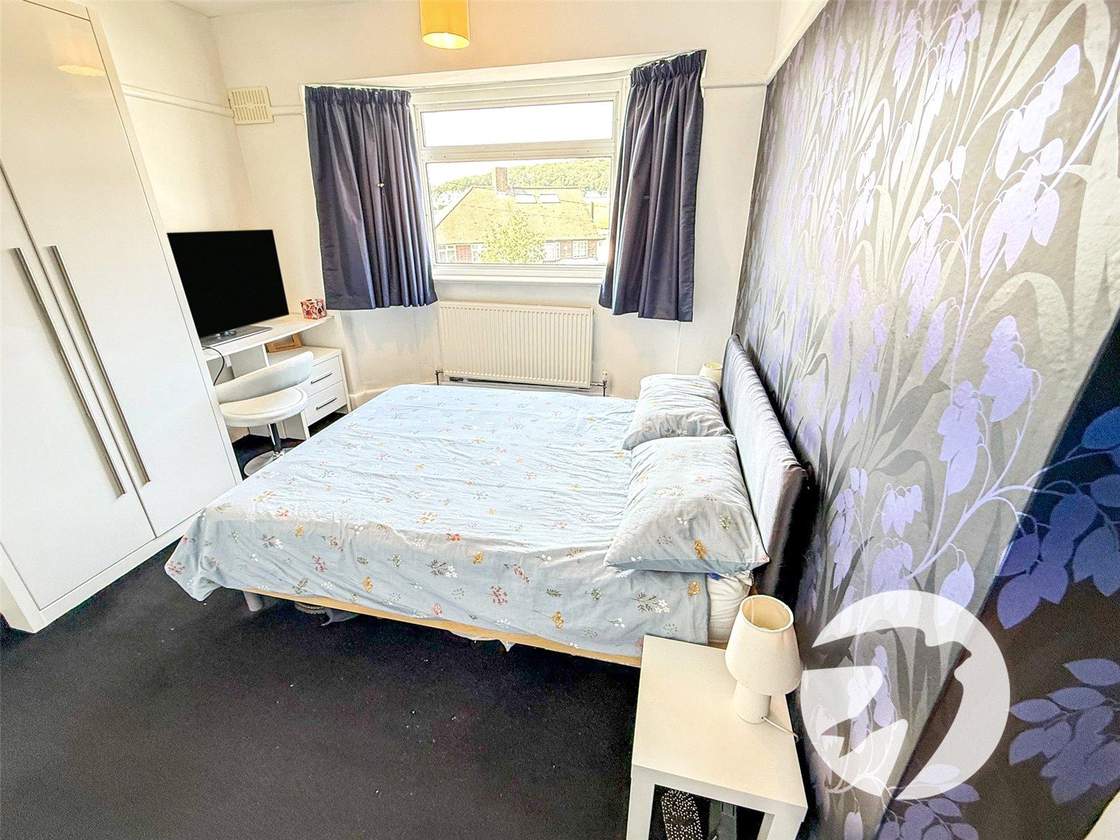3 bedroom house for sale in London | Robinson Jackson