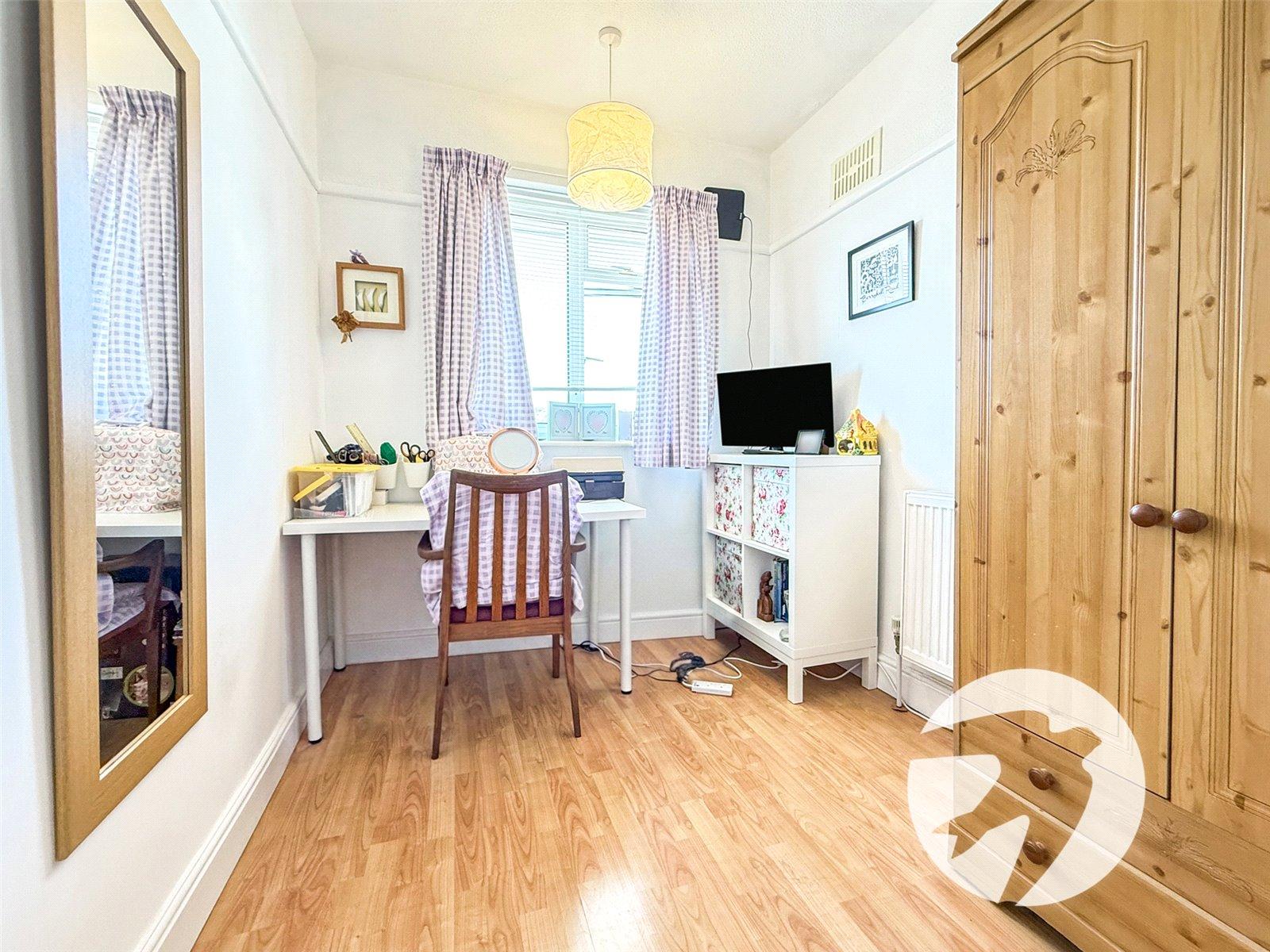 3 bedroom house for sale in London | Robinson Jackson