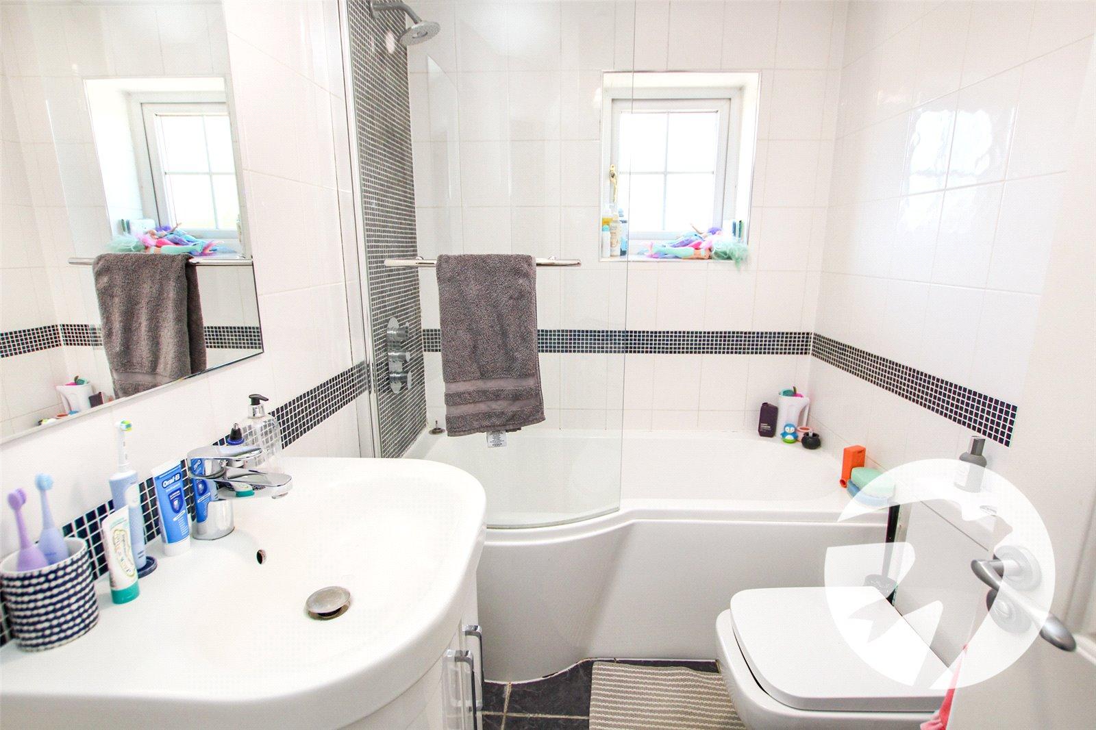 3 bedroom house for sale in London | Robinson Jackson
