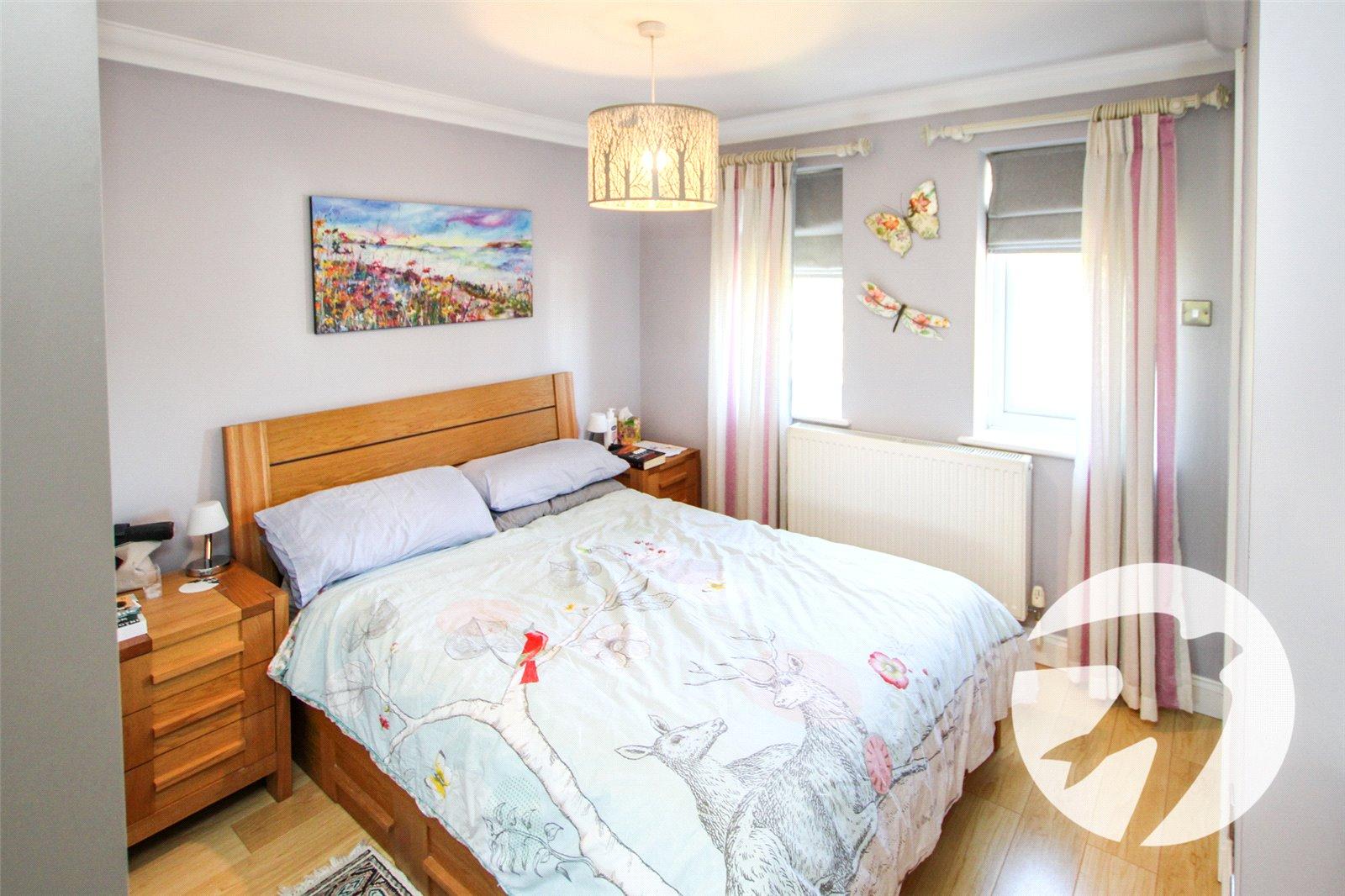 3 bedroom house for sale in London | Robinson Jackson